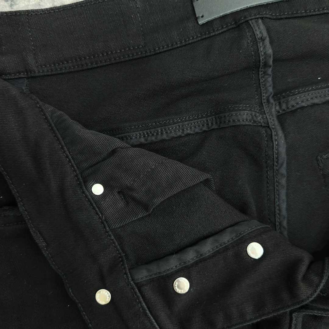 Amiri Slim Fit Jeans    692 - 