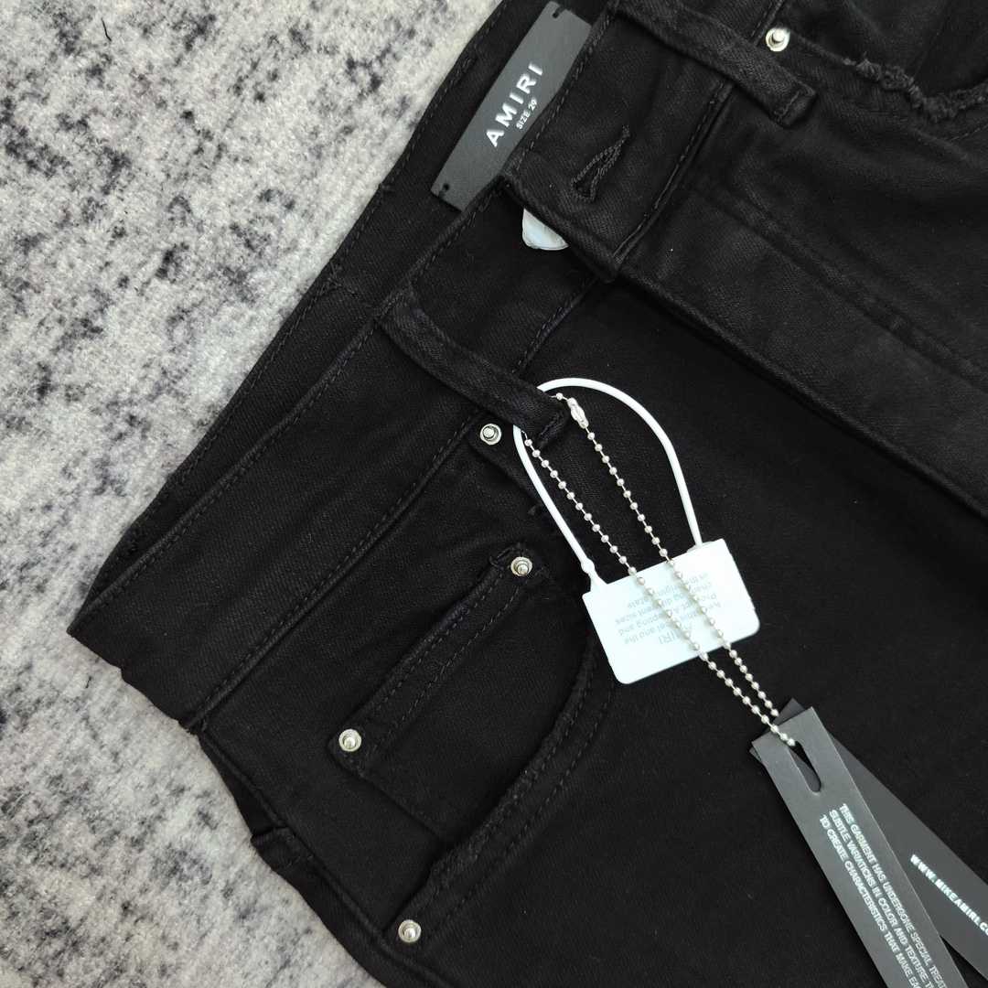 Amiri Slim Fit Jeans    692 - 