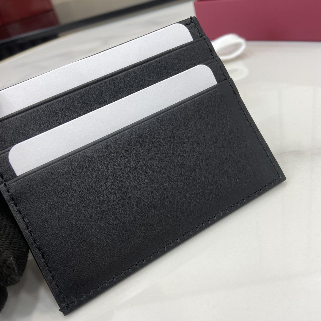 Gucci GG Emblem Embossed Card Case - 