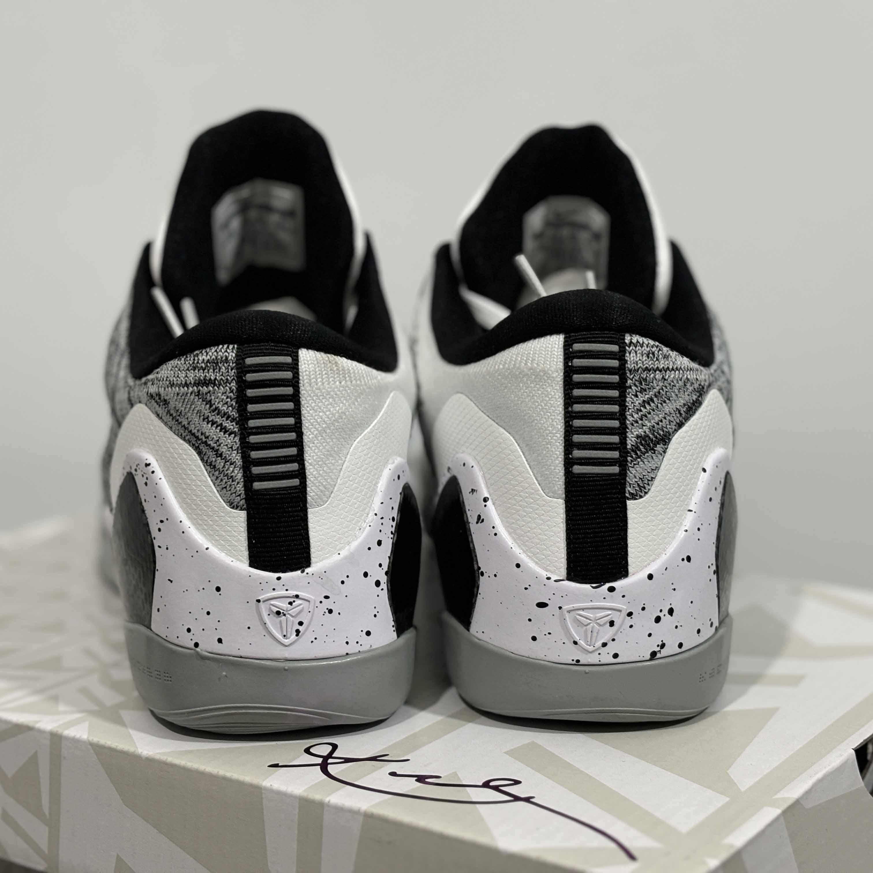 Nike Kobe 9 Elite Low Beethoven Sneakers    639045-101 - 