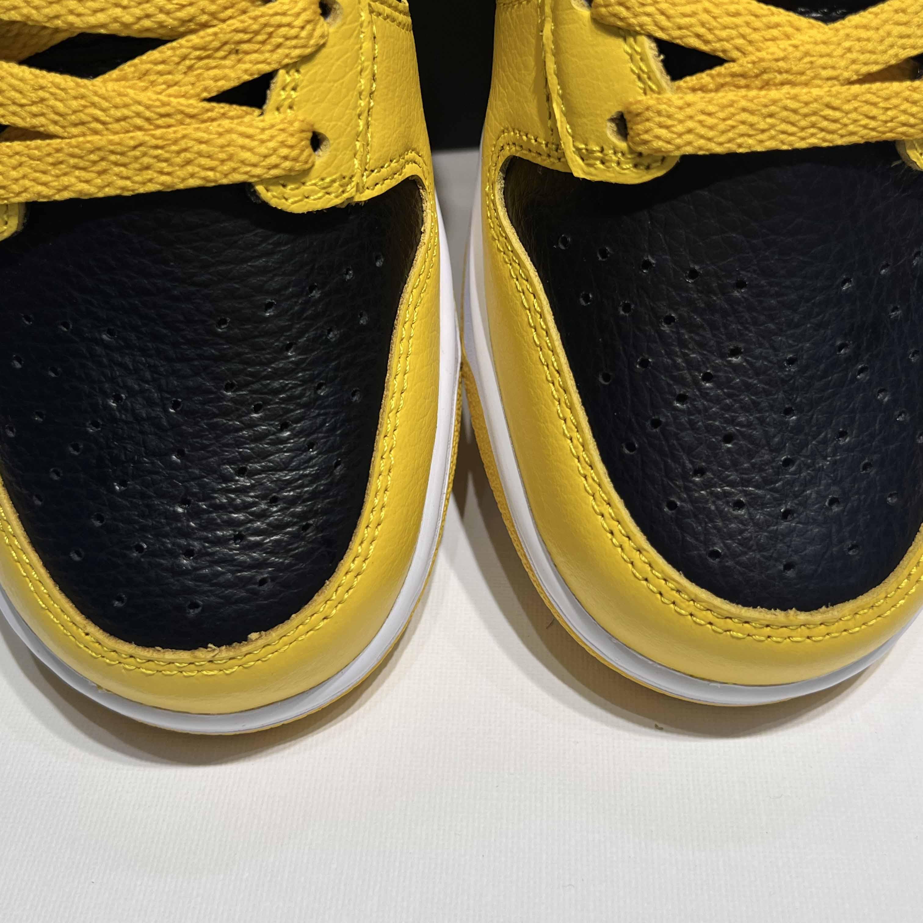 Nike Dunk High "Wu-Tang" Sneakers       HJ4320-001 - 