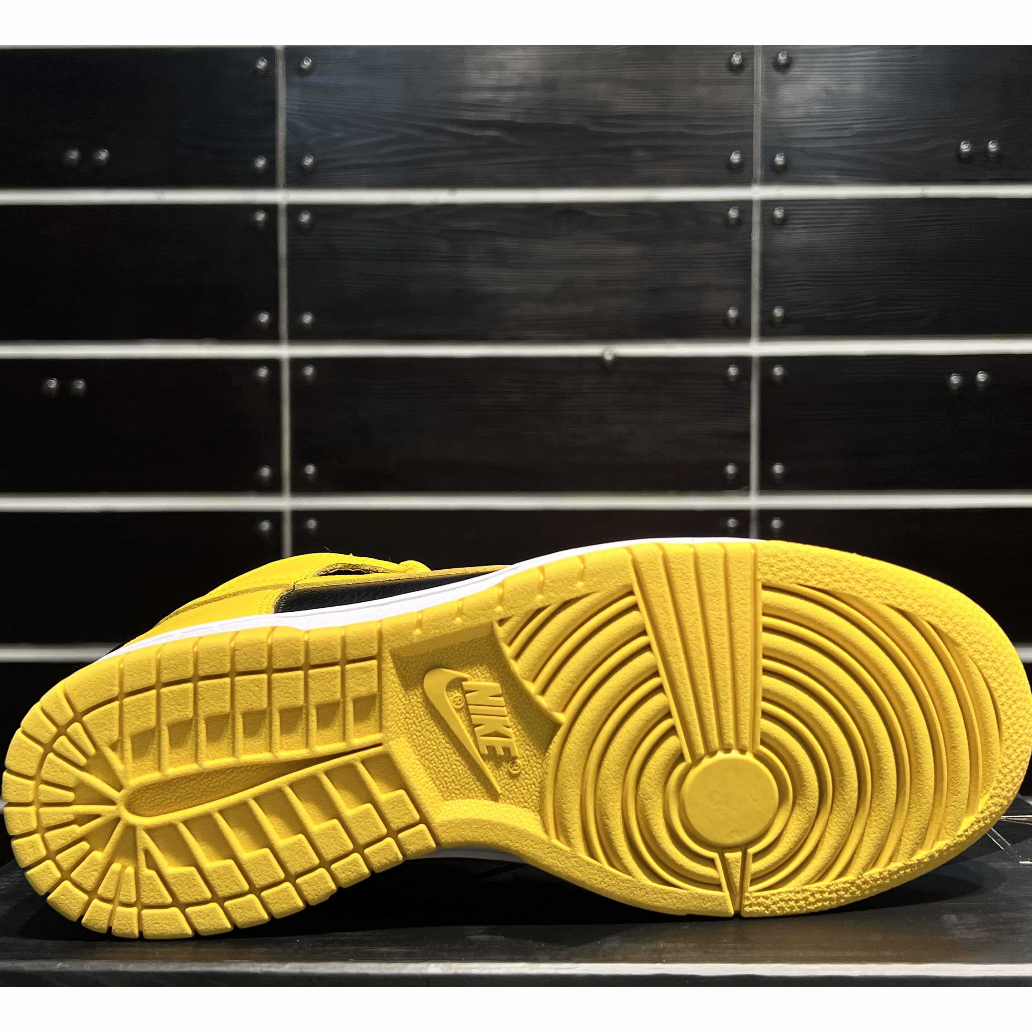 Nike Dunk High "Wu-Tang" Sneakers       HJ4320-001 - 