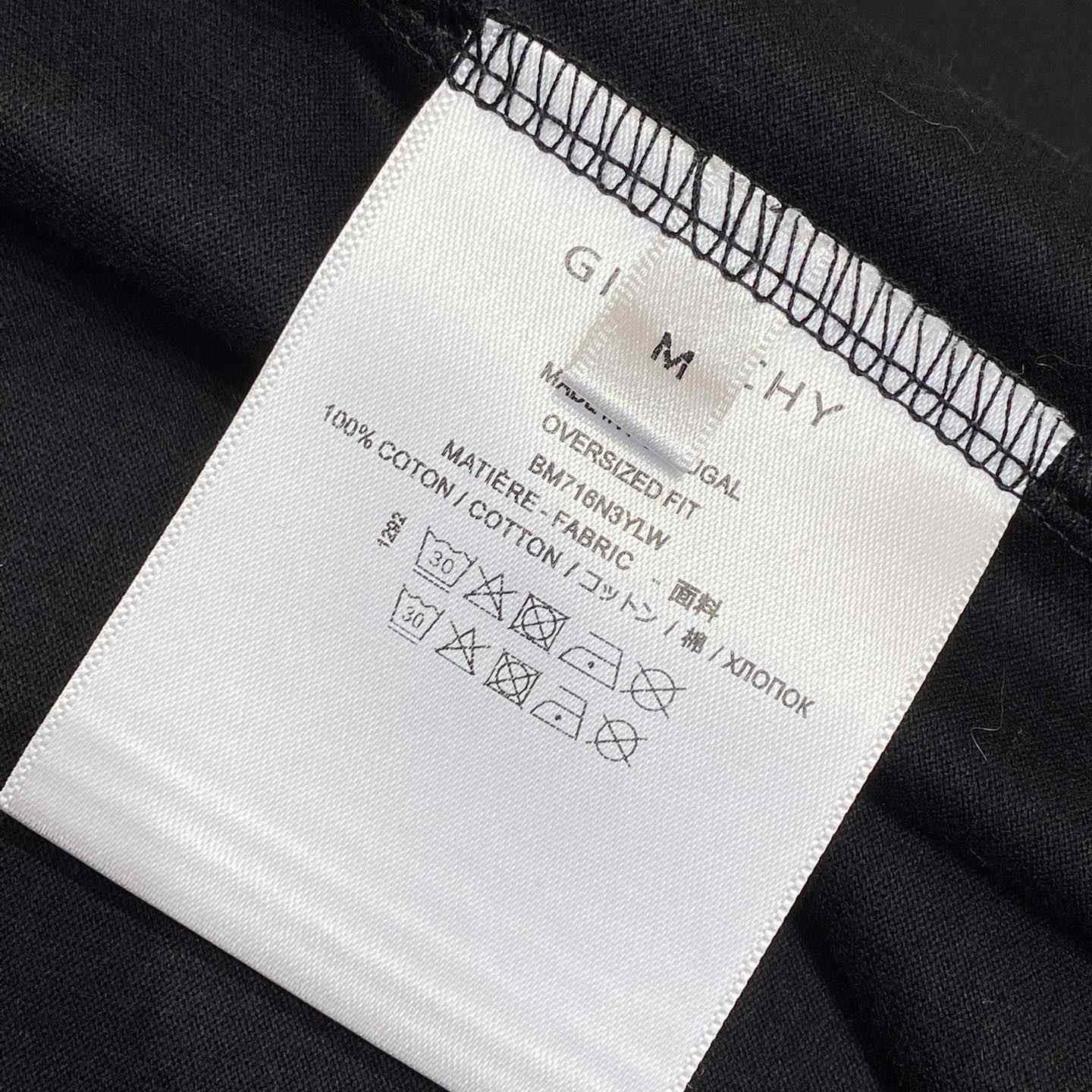 Givenchy T-shirt In Cotton With Cat Eye Embroidery - 