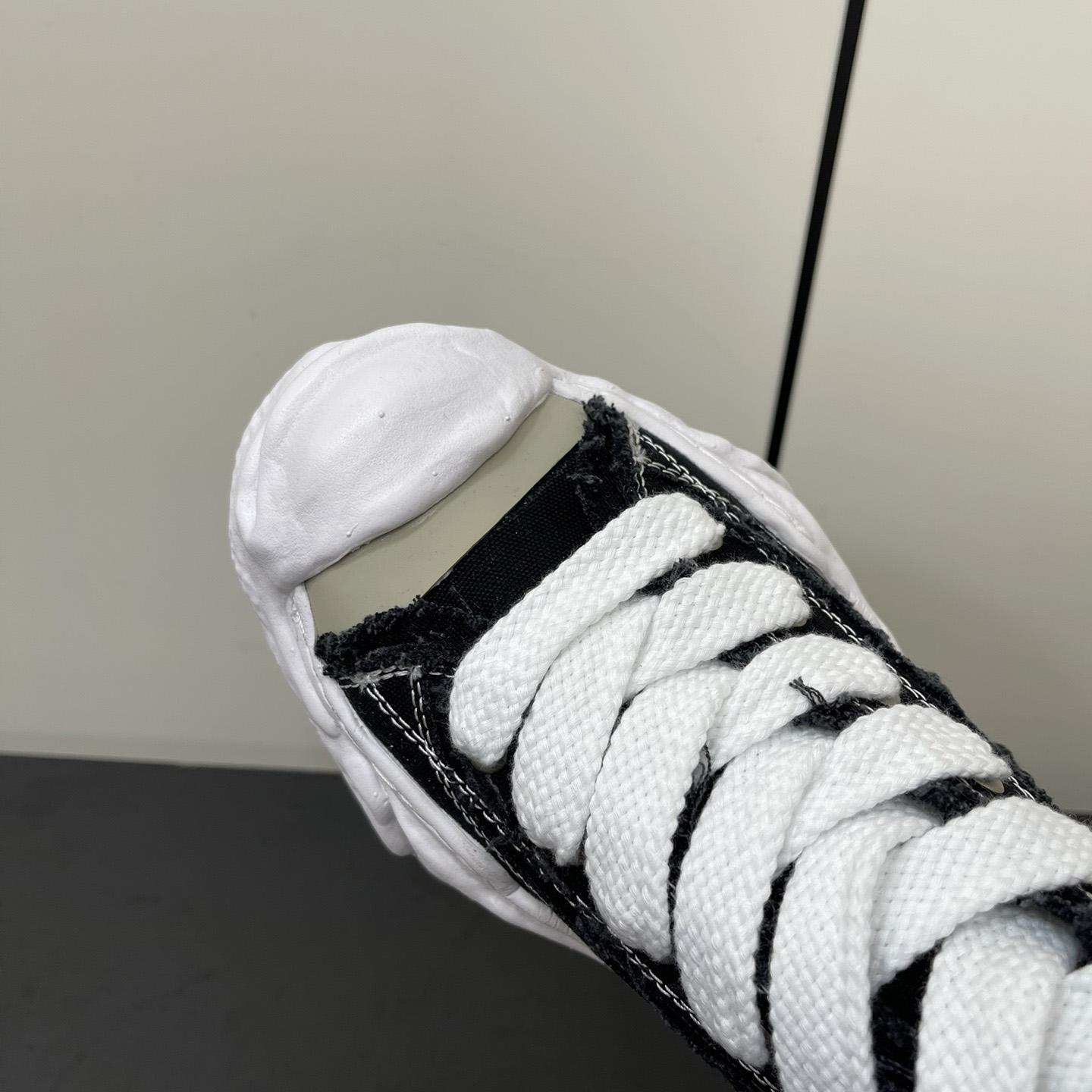 Maison Mihara Yasuhiro Low-Top Sneakers - 