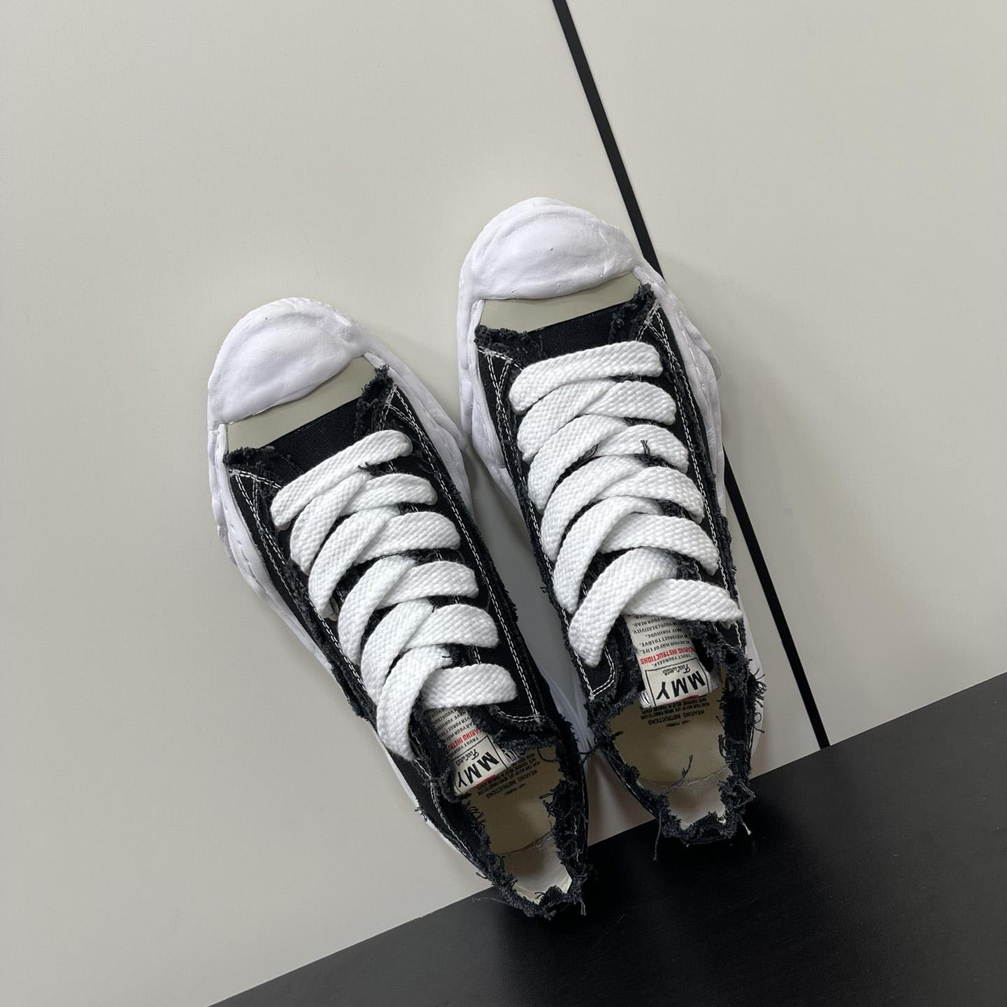 Maison Mihara Yasuhiro Low-Top Sneakers - 
