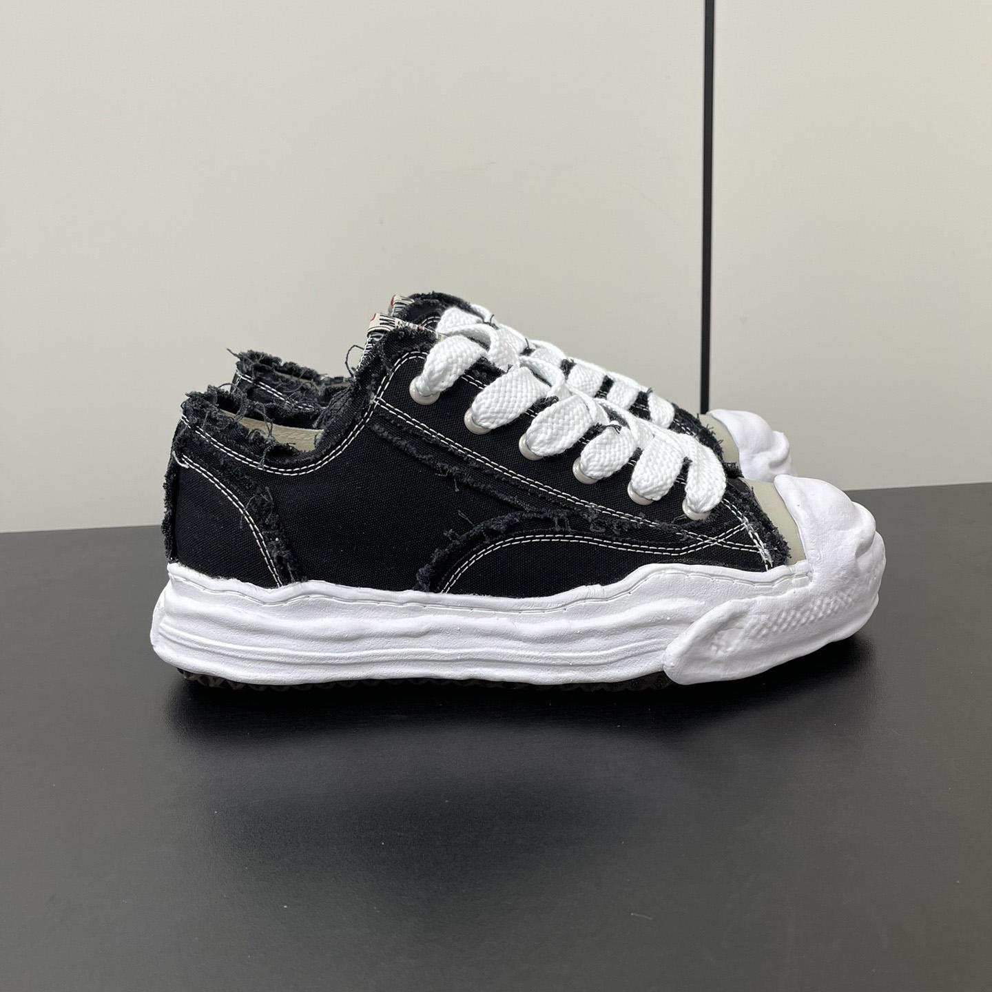Maison Mihara Yasuhiro Low-Top Sneakers - 