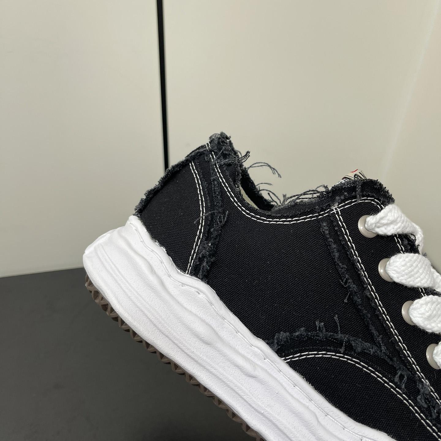 Maison Mihara Yasuhiro Low-Top Sneakers - 