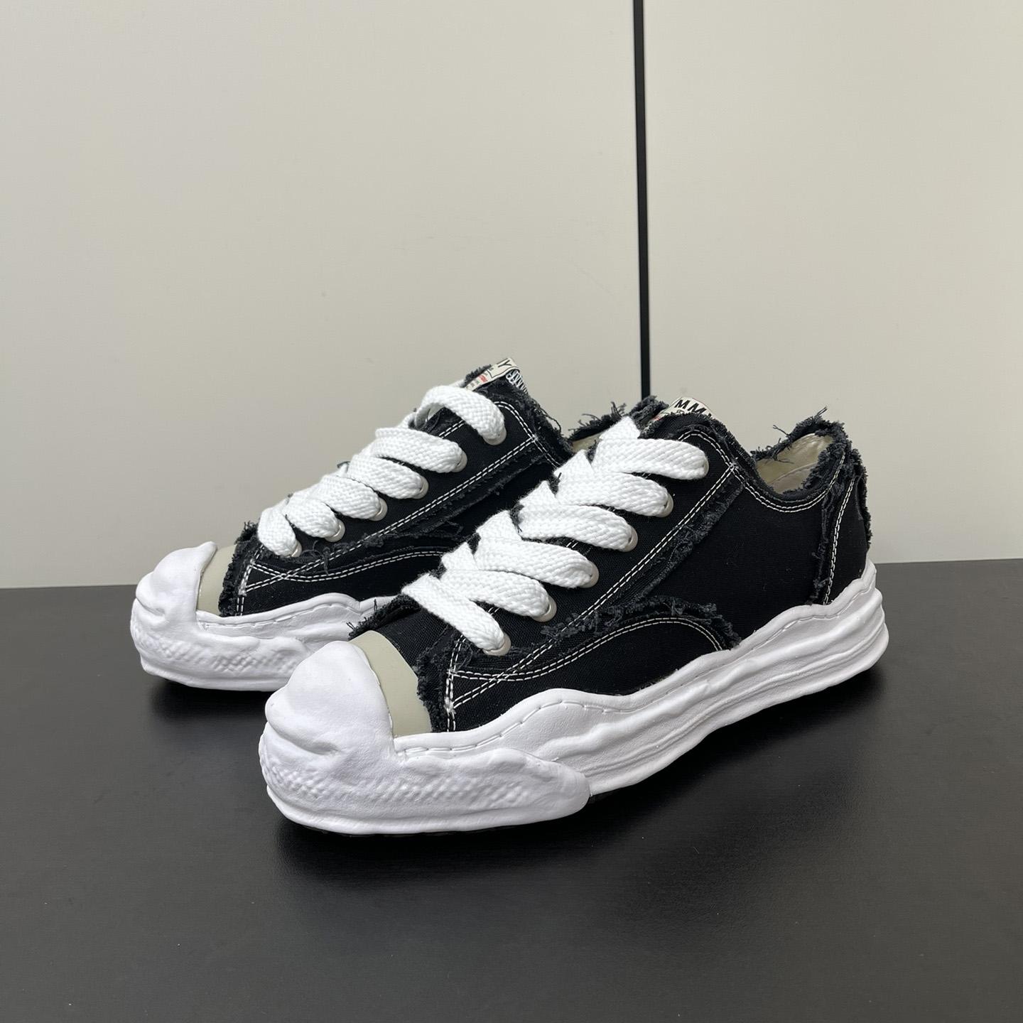 Maison Mihara Yasuhiro Low-Top Sneakers - 
