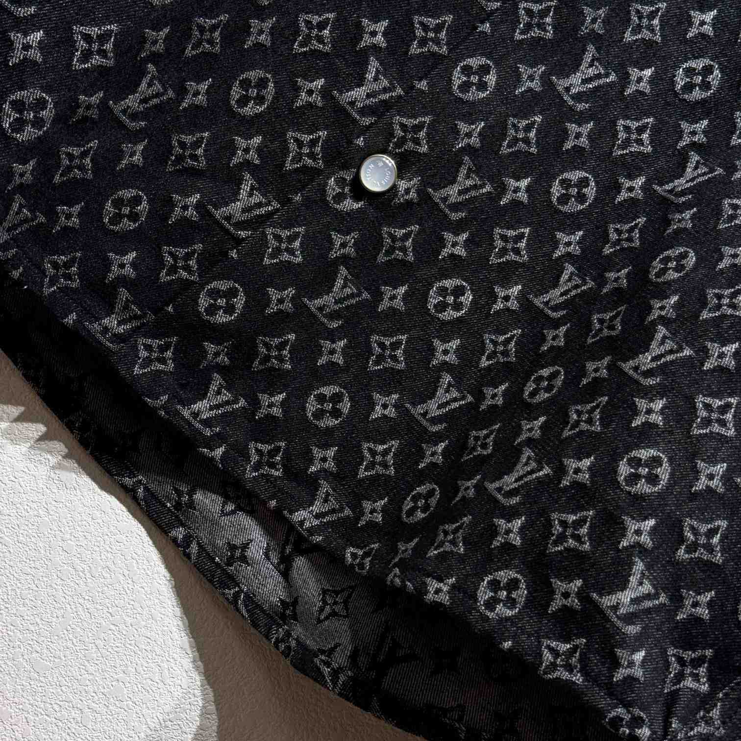 Louis Vuitton Monogram Short-Sleeved Chambray Shirt    - 