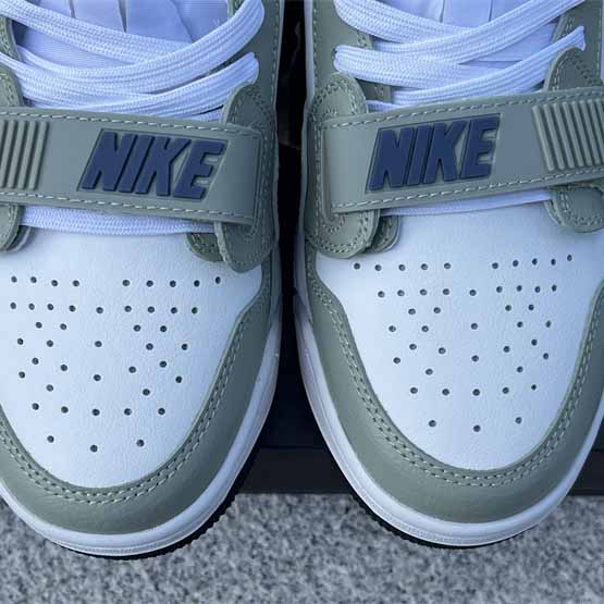 Jordan Legacy 312 Low Sneaker     HV5970-101  - 