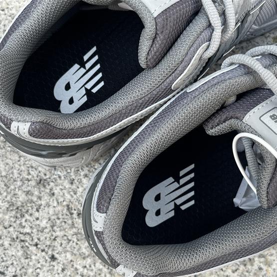 New Balance NB 1906R CNY“Year OfThe Snake” Sneakers      U1906RNY - 