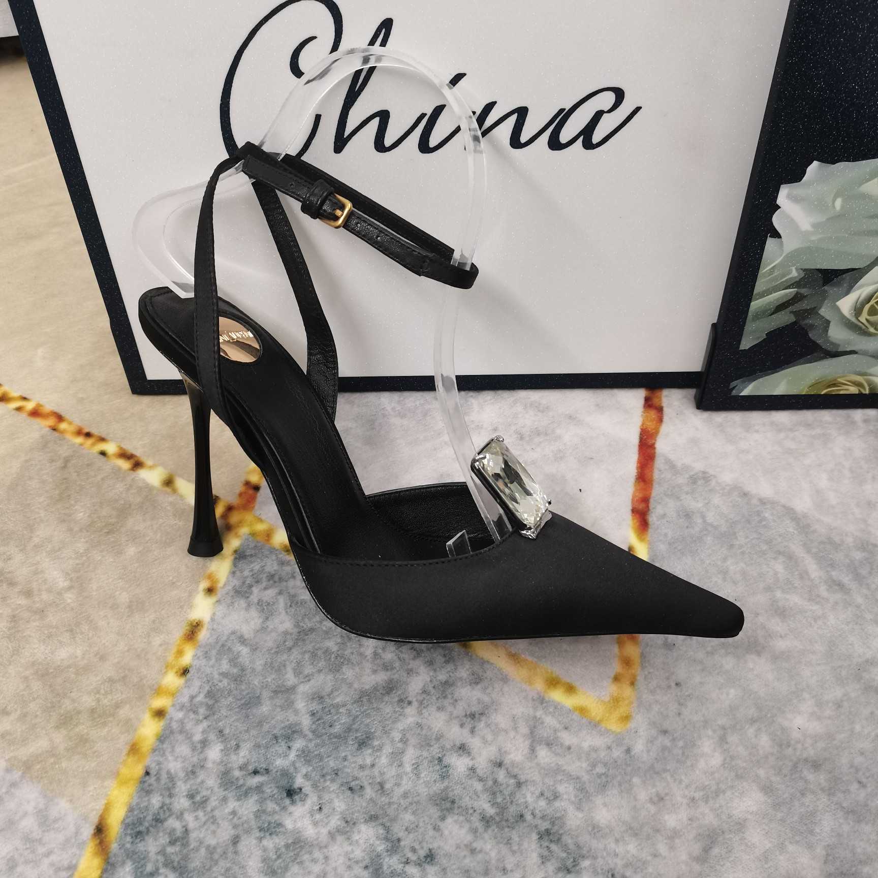 Saint Laurent Harlow Pumps In Satin Crepe And Crystals - 