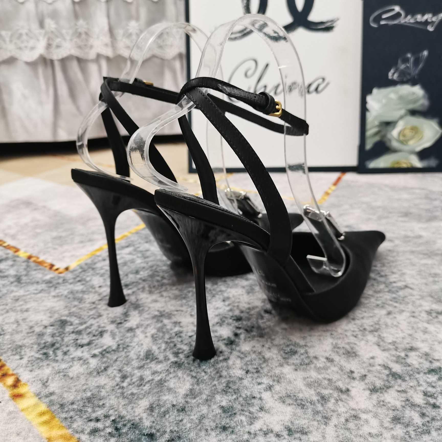 Saint Laurent Harlow Pumps In Satin Crepe And Crystals - 