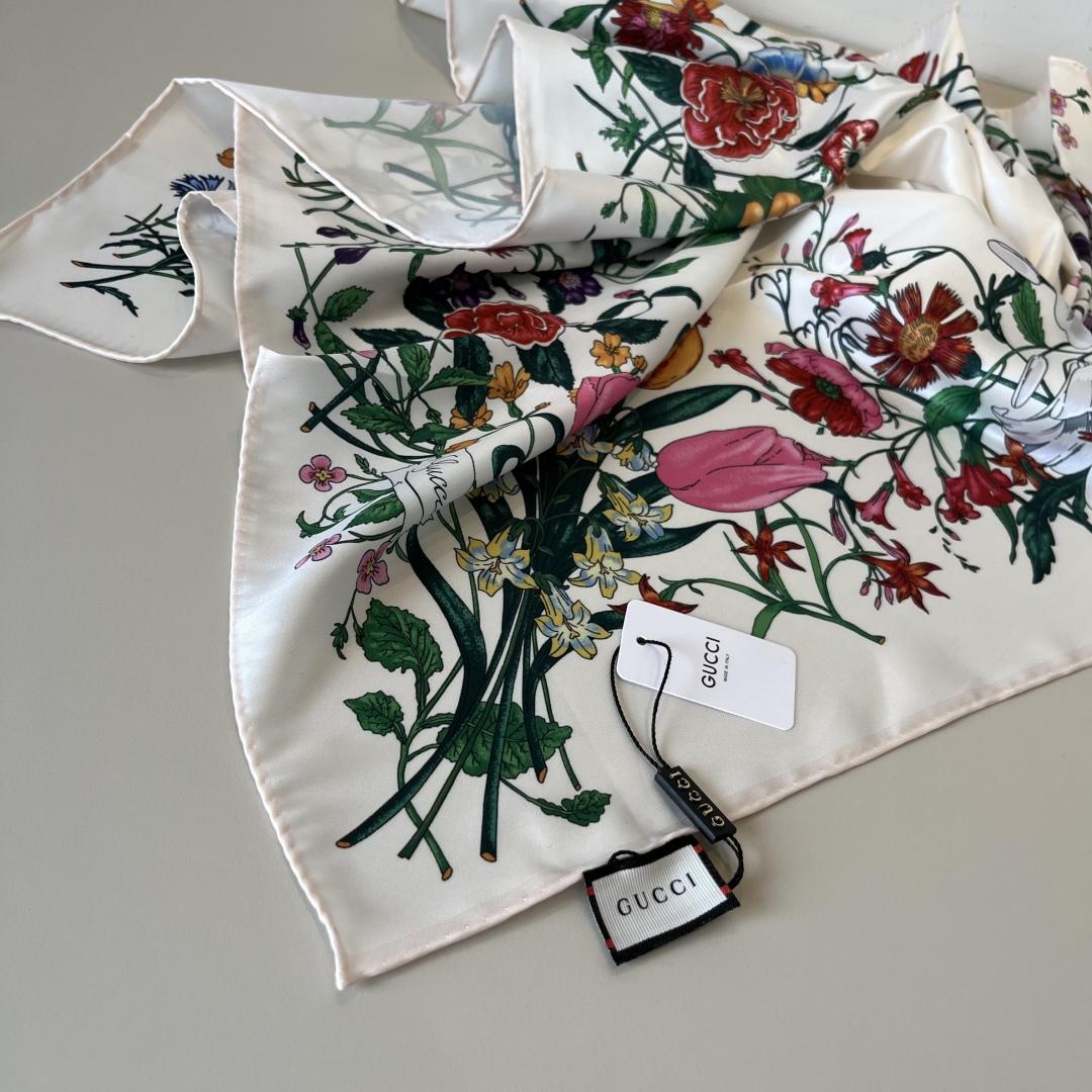 Gucci Printed Silk Twill Carré - DesignerGu