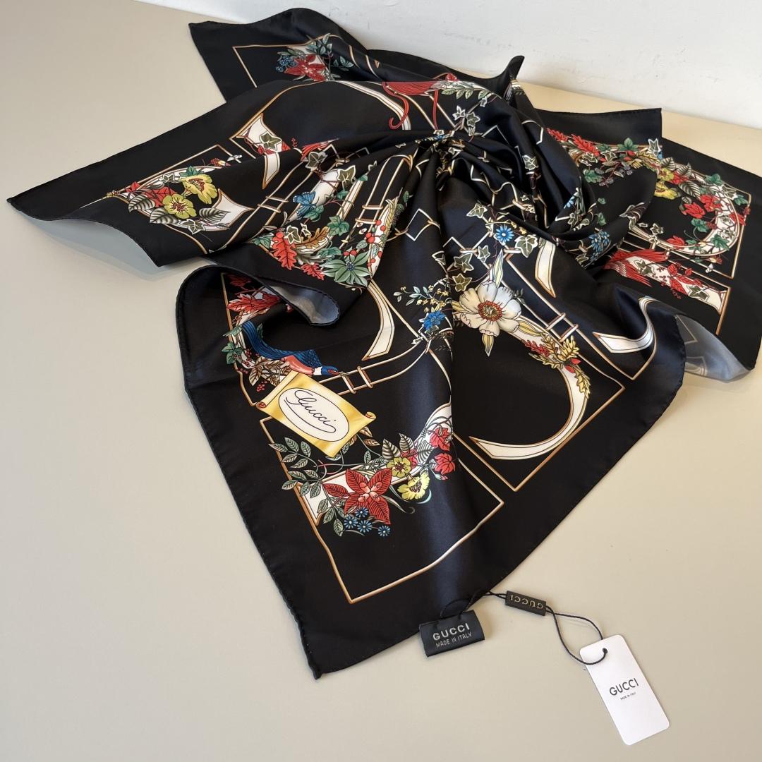 Gucci Printed Silk Twill Carré - DesignerGu