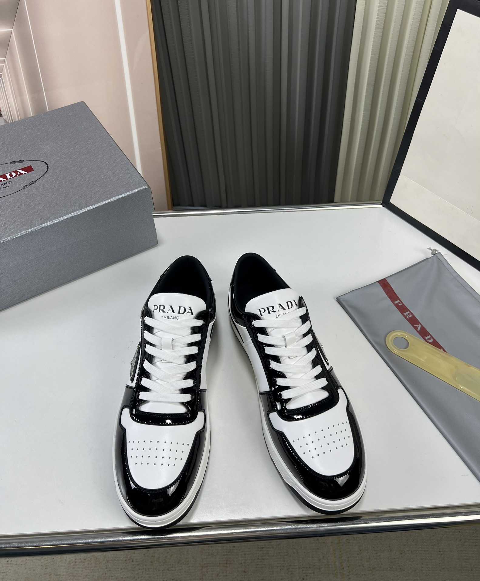 Prada Downtown triangle-logo Sneakers - 