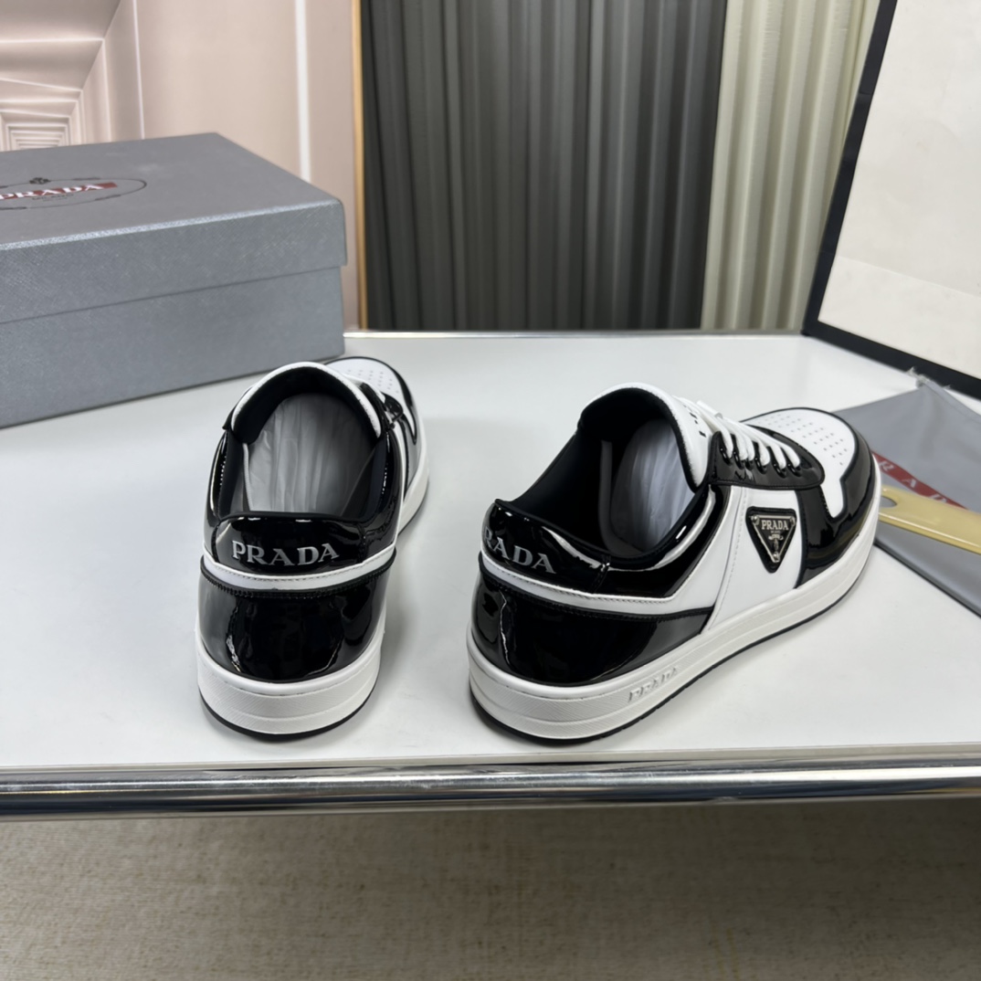 Prada Downtown triangle-logo Sneakers - 