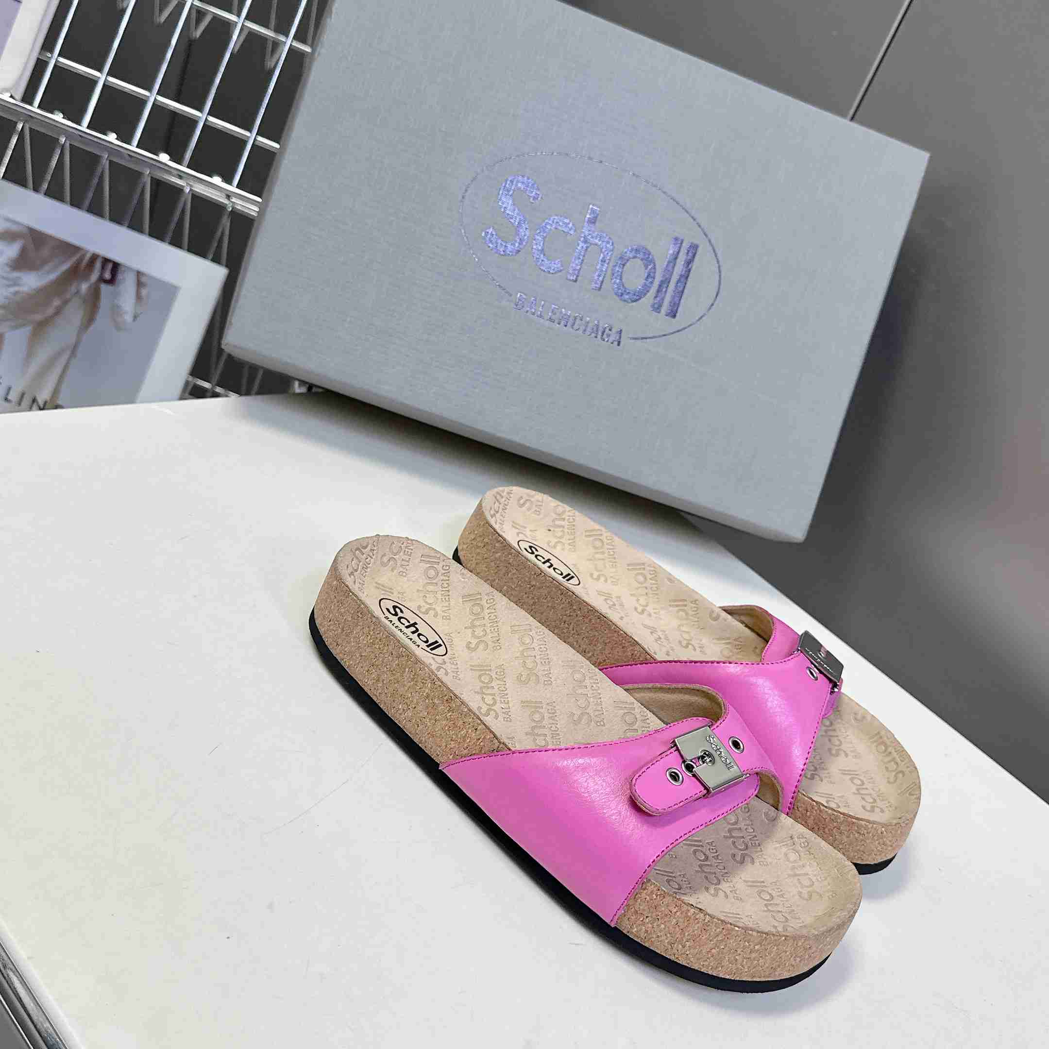 Balenciaga Scholl Flat Sandal In Glossy Pink - 