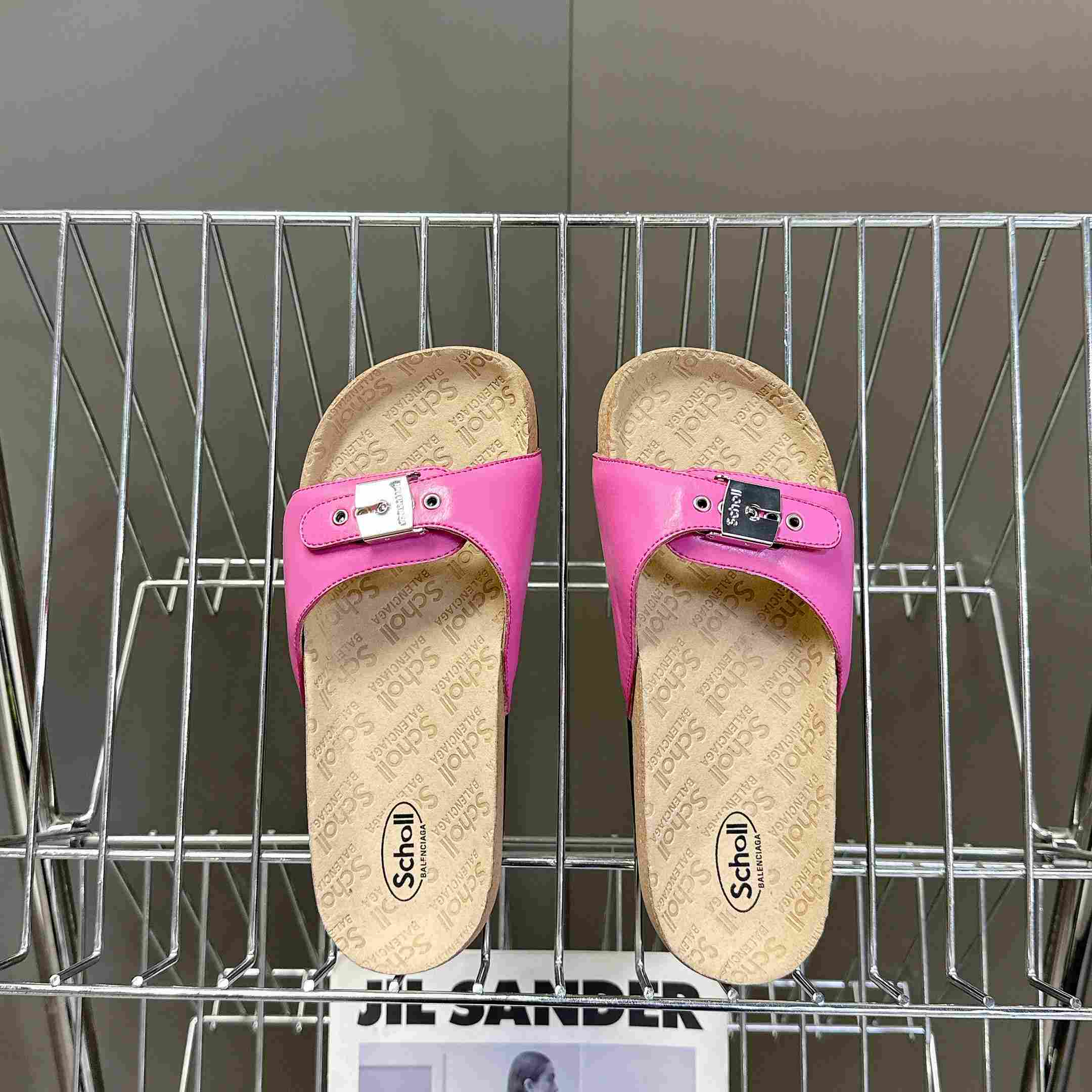 Balenciaga Scholl Flat Sandal In Glossy Pink - 