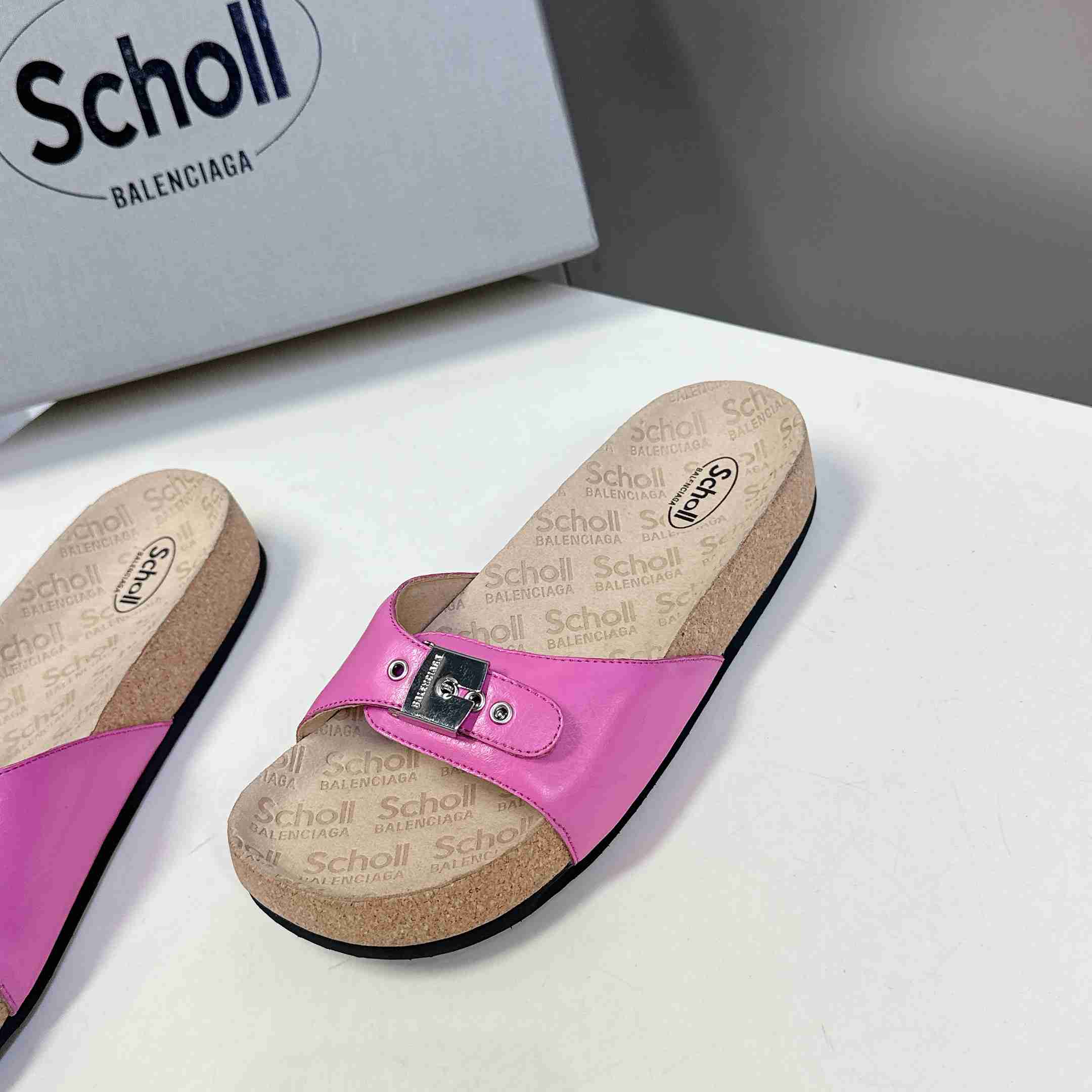 Balenciaga Scholl Flat Sandal In Glossy Pink - 
