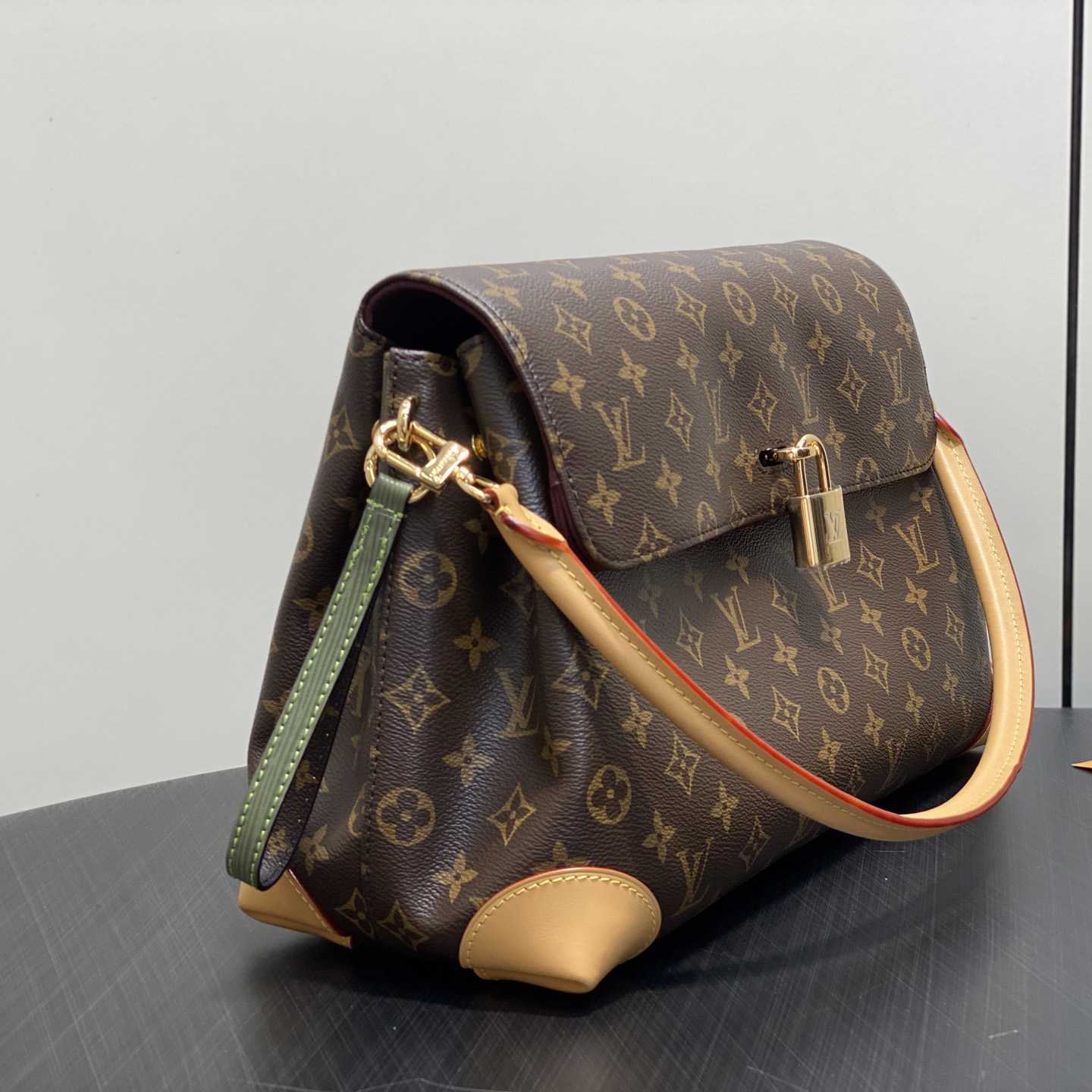 Louis Vuitton Hide Away MM   M14473 - 