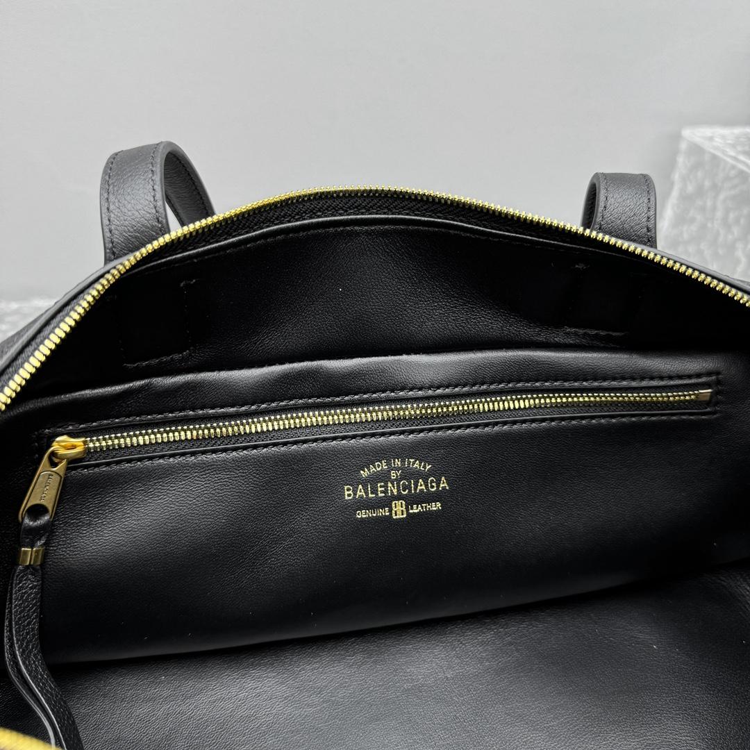 Balenciaga Carrie Bowling Bag Small In Black - 