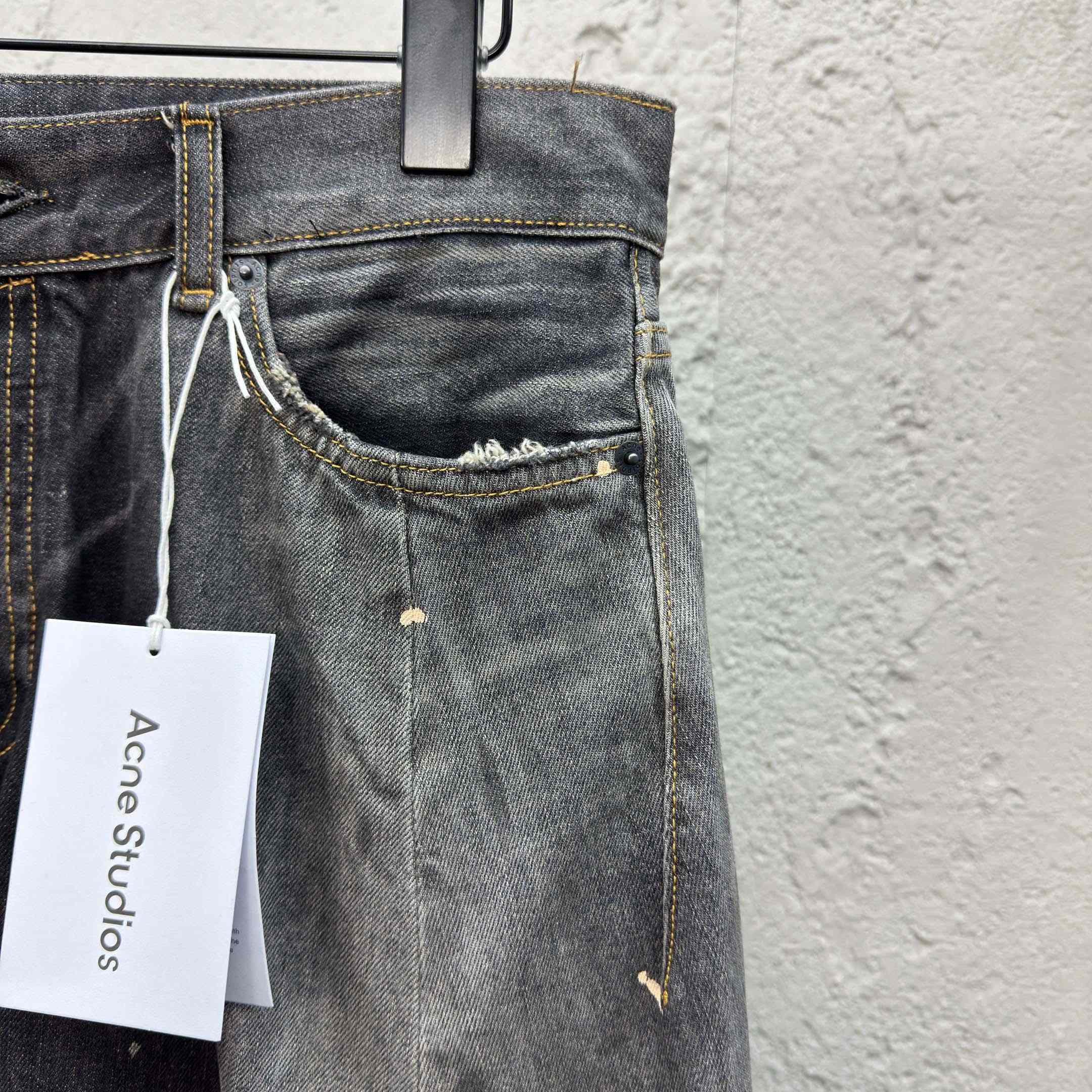 Acne Studios  Loose fit Jeans - 2006F  - DesignerGu