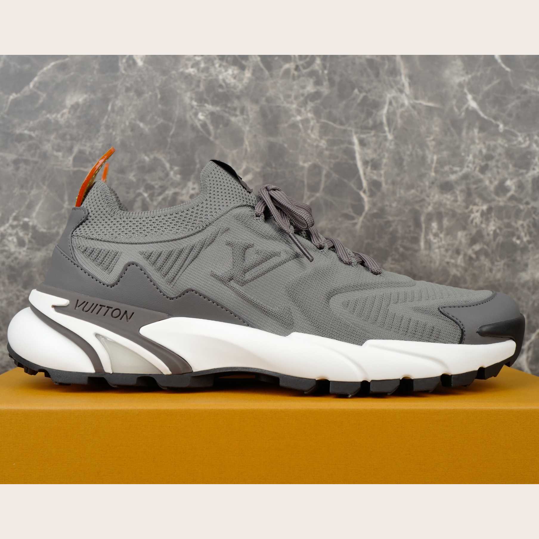 Louis Vuitton LV Runner Tatic Sneaker   1AILJM - DesignerGu