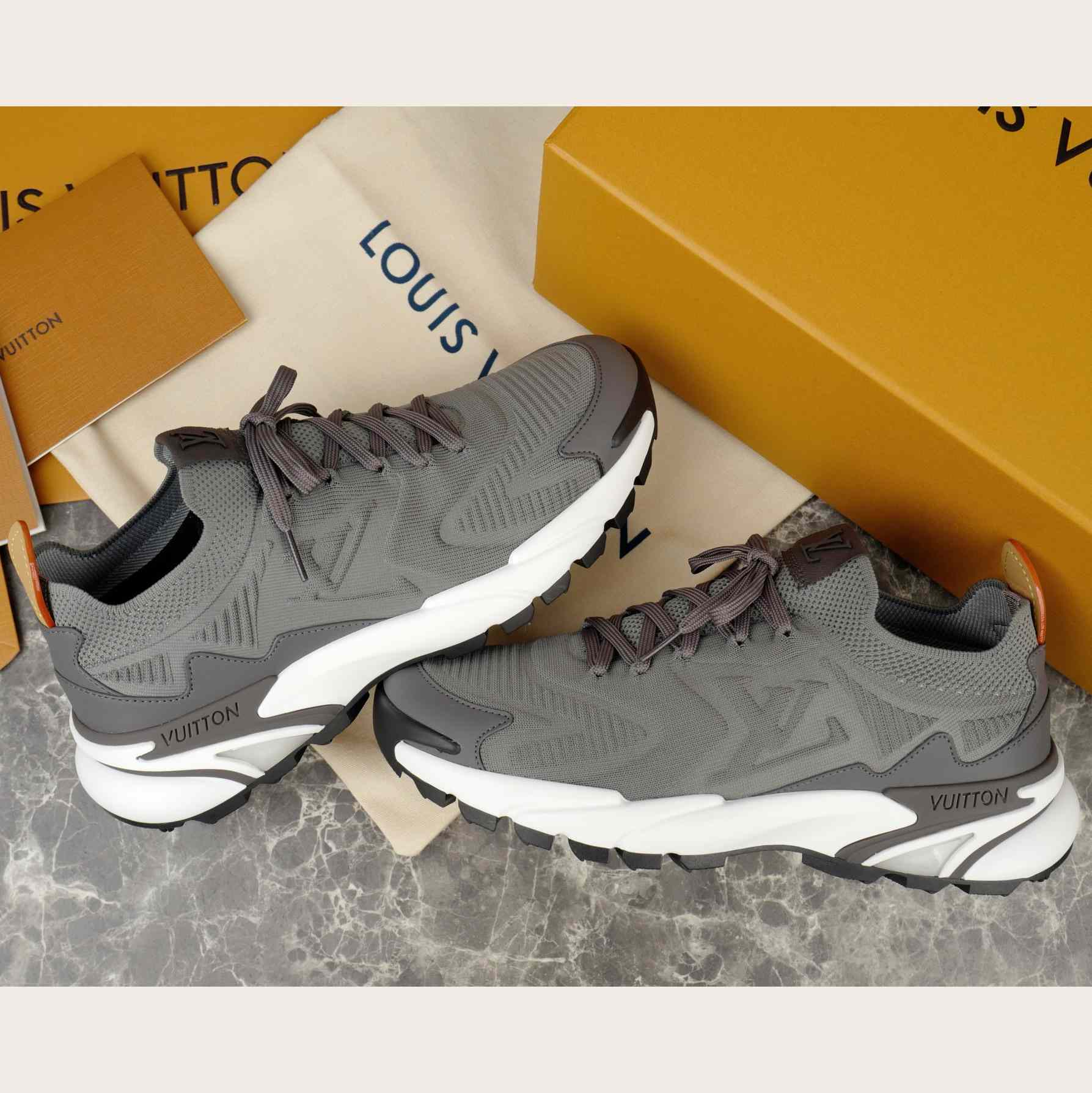 Louis Vuitton LV Runner Tatic Sneaker   1AILJM - DesignerGu