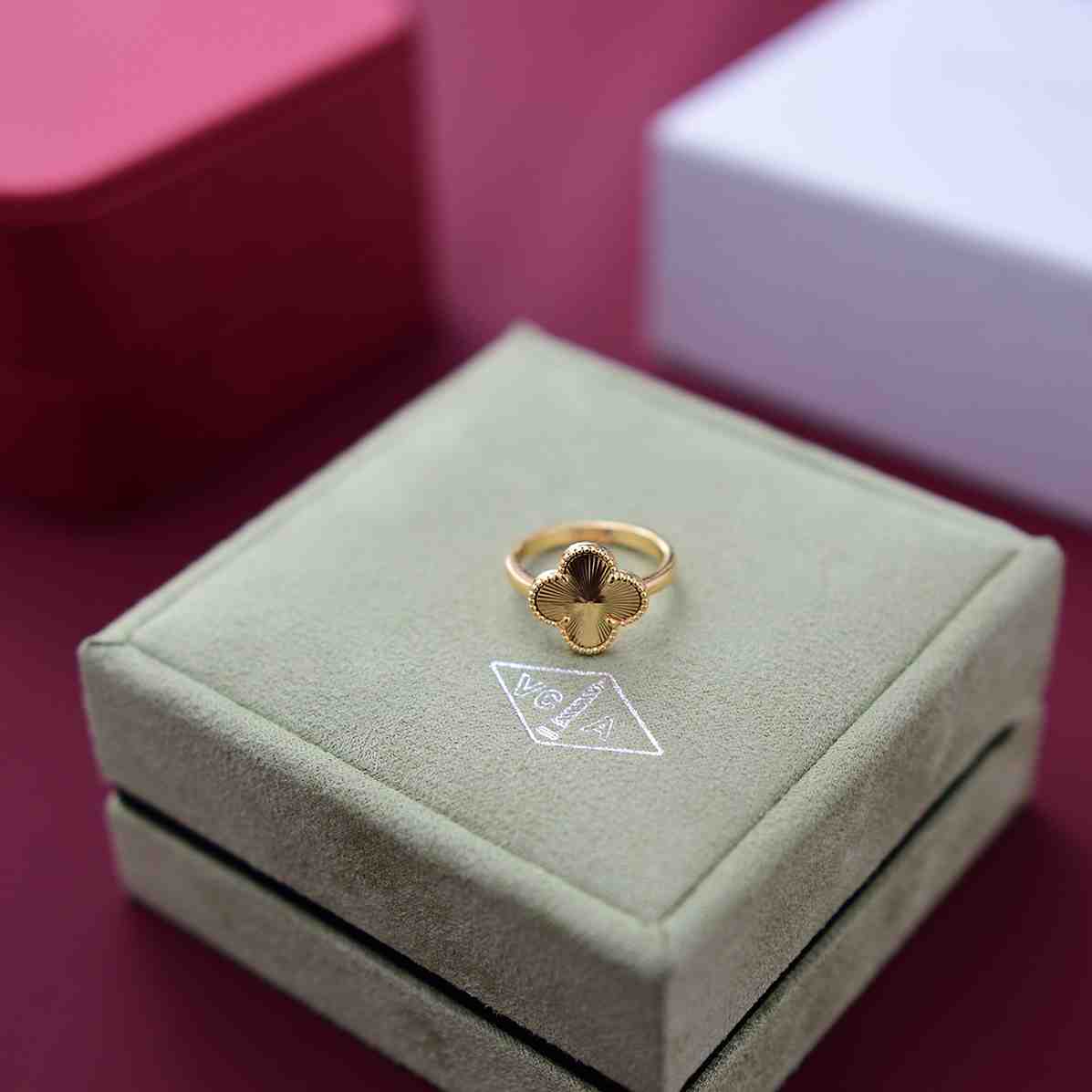 Van Cleef & Arpels Rings - DesignerGu