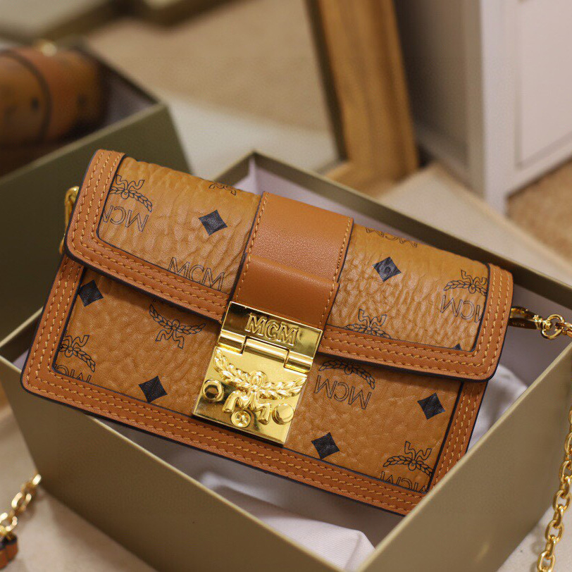 MCM Tracy Crossbody In Visetos （11x 18.5 x 5cm） - DesignerGu