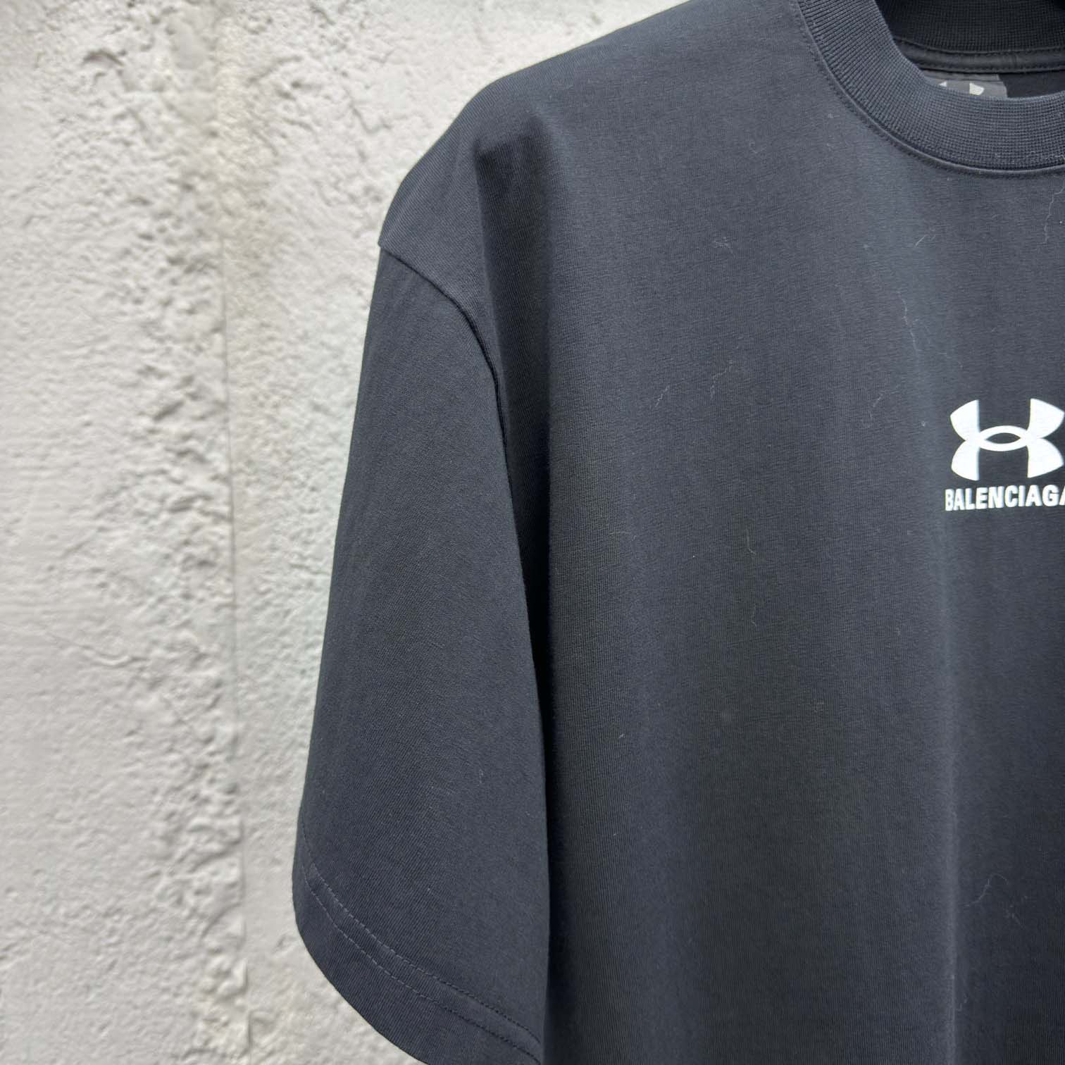 Balenciaga Under Armour® T-Shirt Oversized In Black And White - DesignerGu