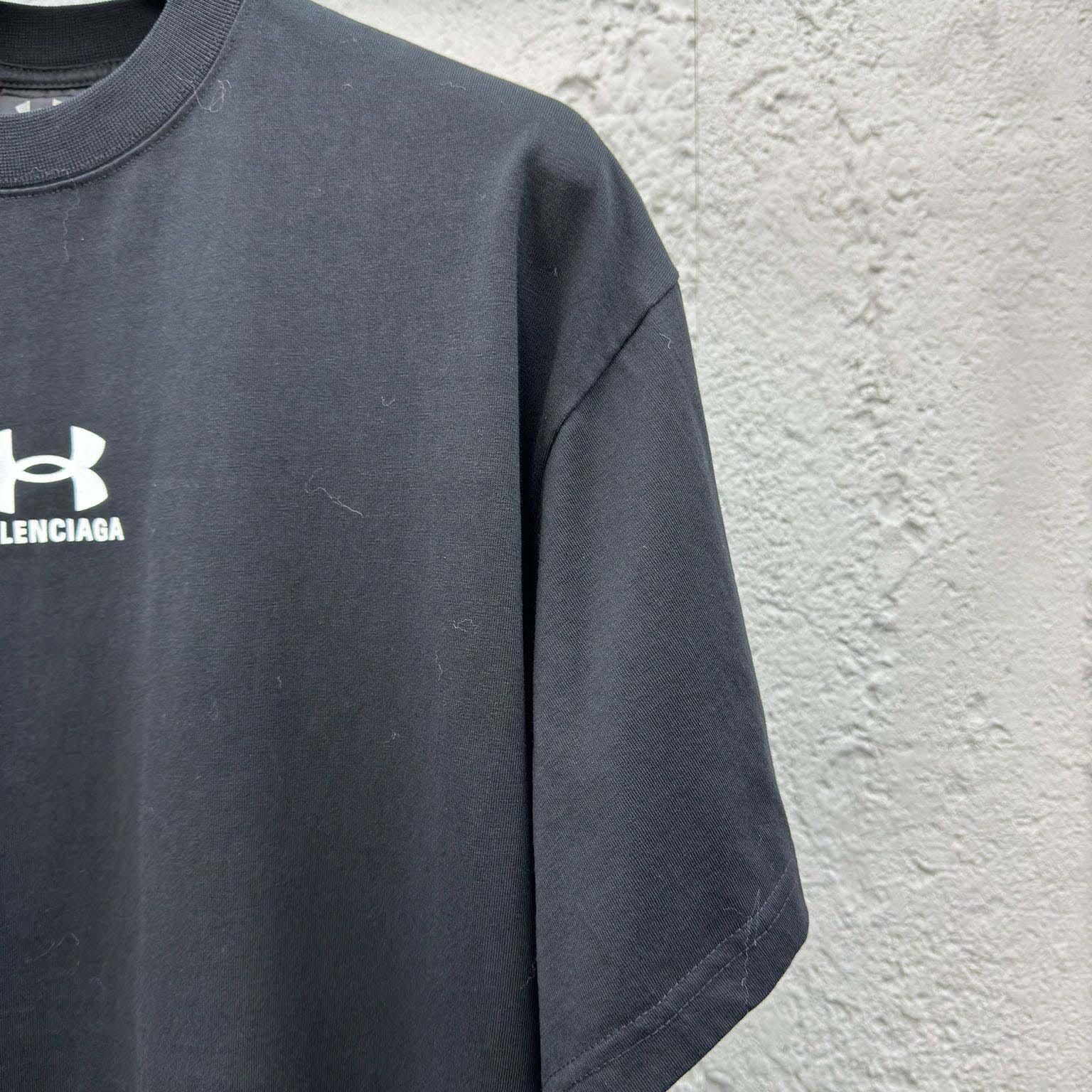 Balenciaga Under Armour® T-Shirt Oversized In Black And White - DesignerGu