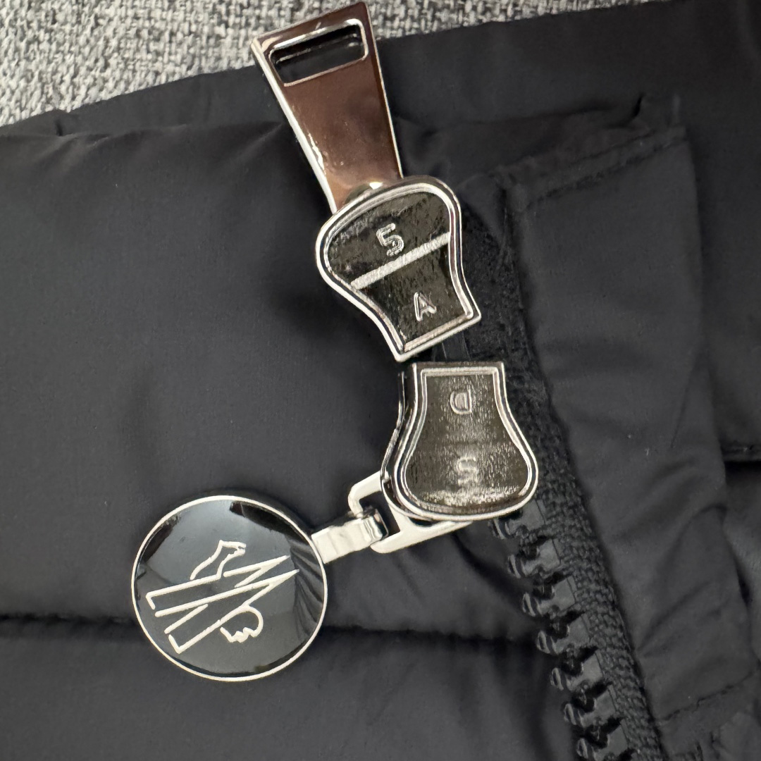 Moncler Igelle Short Down Jacket   2501 - DesignerGu