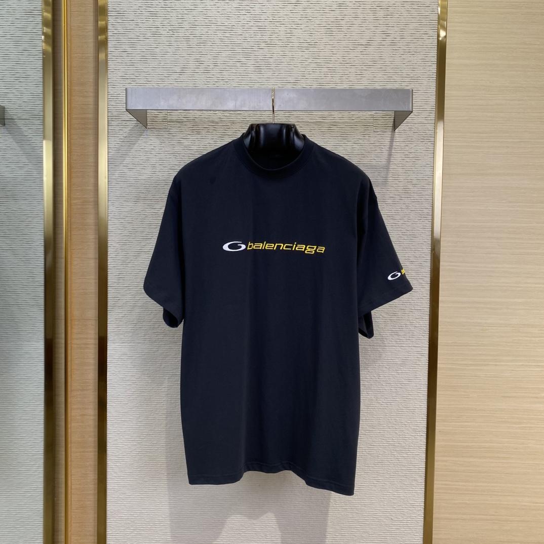 Balenciaga T-shirt Medium Fit - DesignerGu