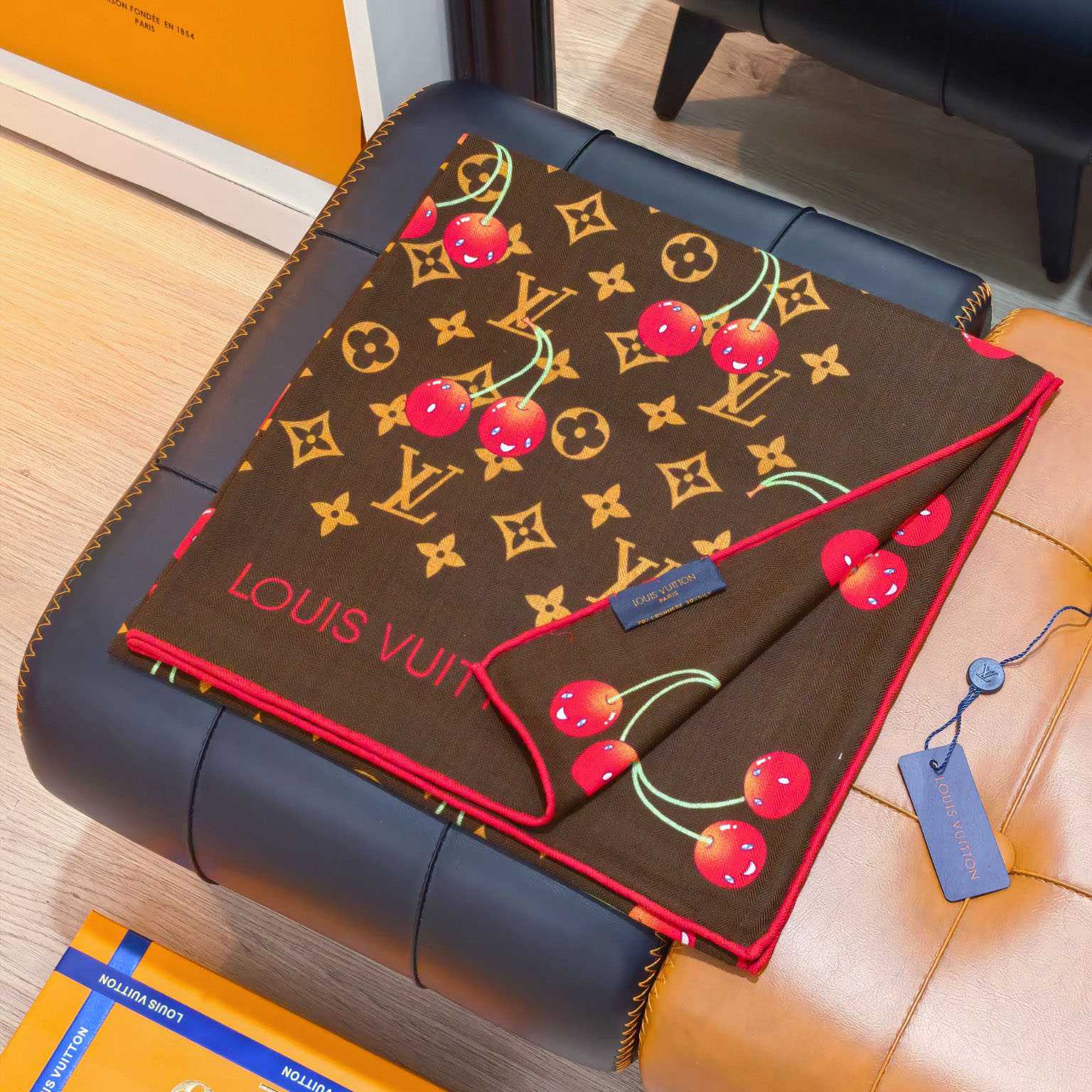 Louis Vuitton LV x TM Monogram Shawl   140*140cm - DesignerGu