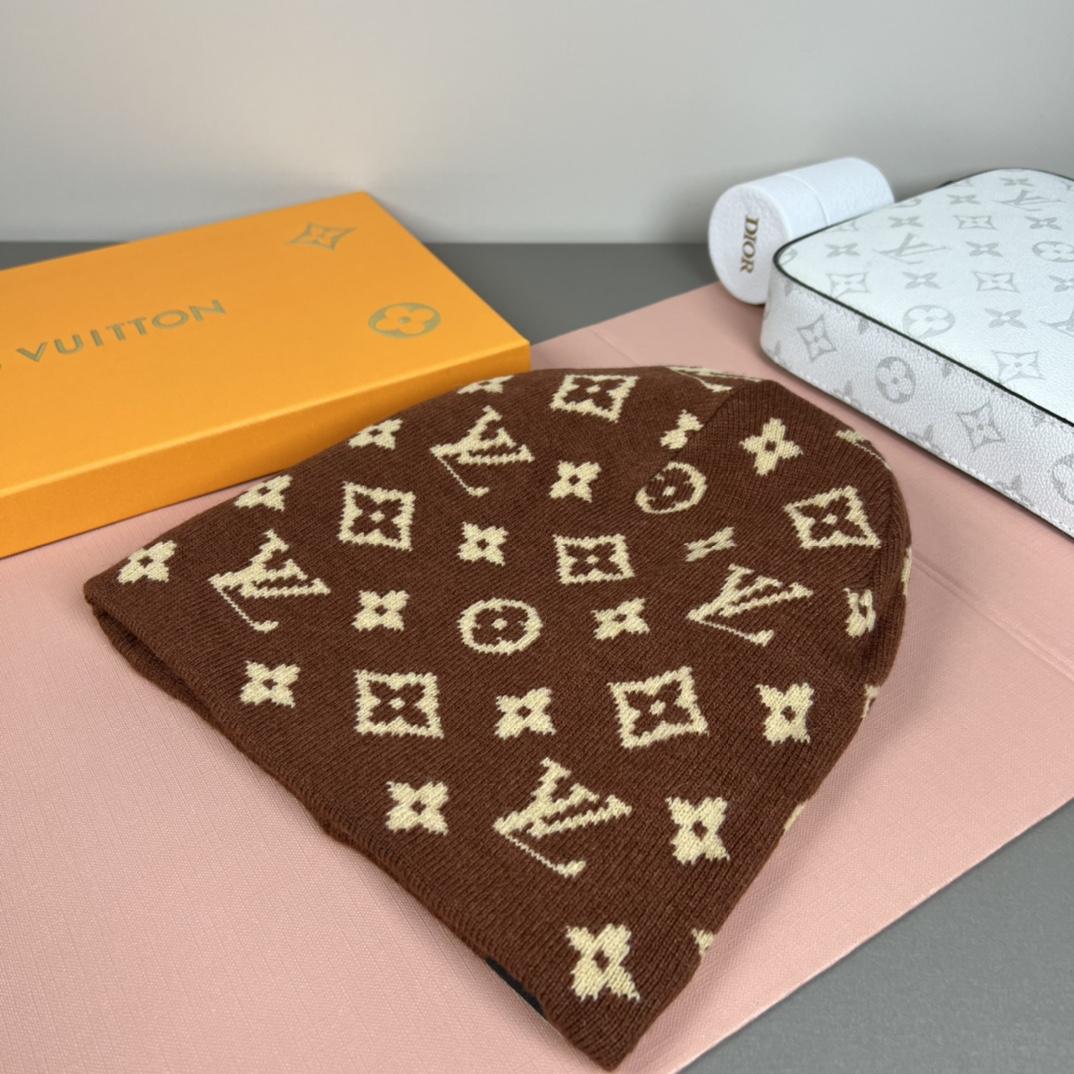 Louis Vuitton LV Fit Monogram Beanie   M5248A - DesignerGu