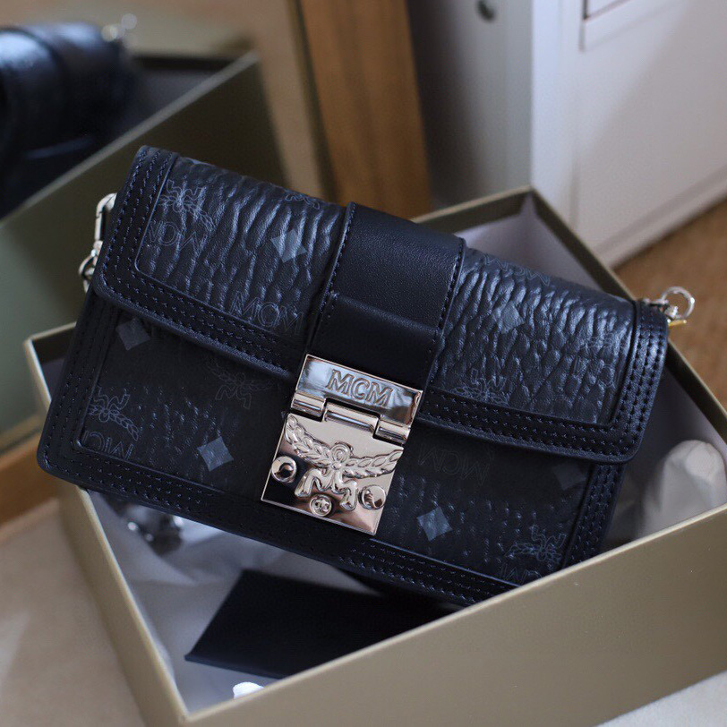 MCM Tracy Crossbody In Visetos （11x 18.5 x 5cm） - DesignerGu