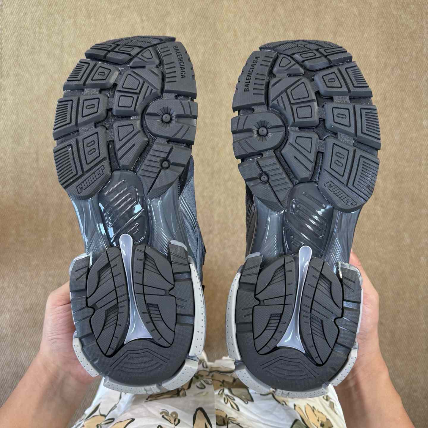 Balenciaga Runner Kith Four.Color  - DesignerGu