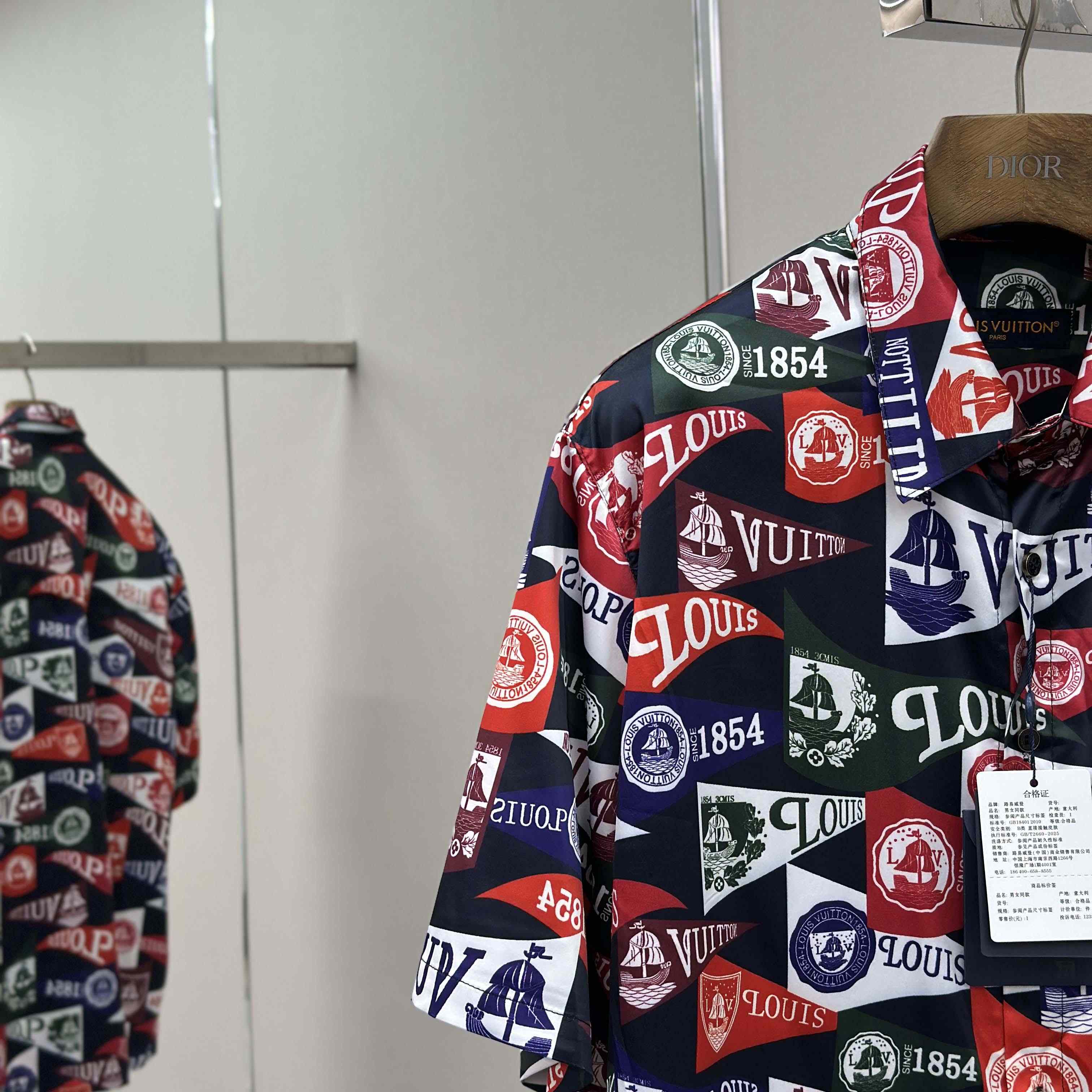 Louis Vuitton Printed Short-Sleeved Silk-Blend Shirt   1AIKBH - DesignerGu