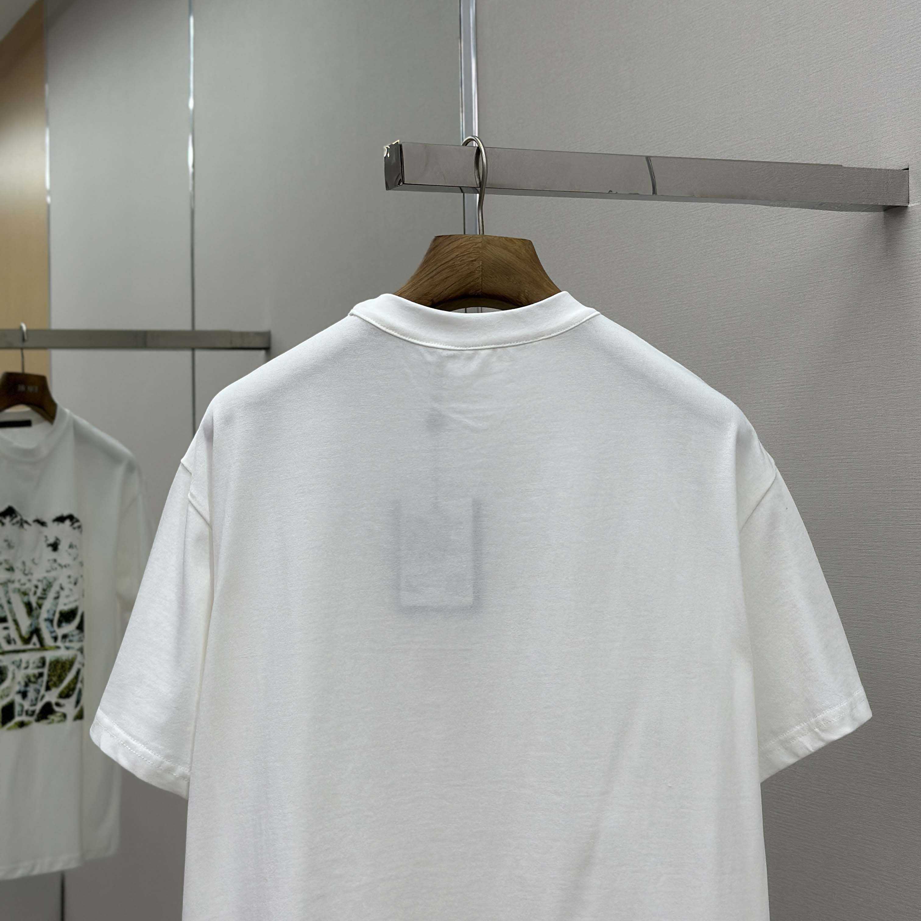 Louis Vuitton Monogram Short-Sleeved Crewneck   1AIJZT - DesignerGu
