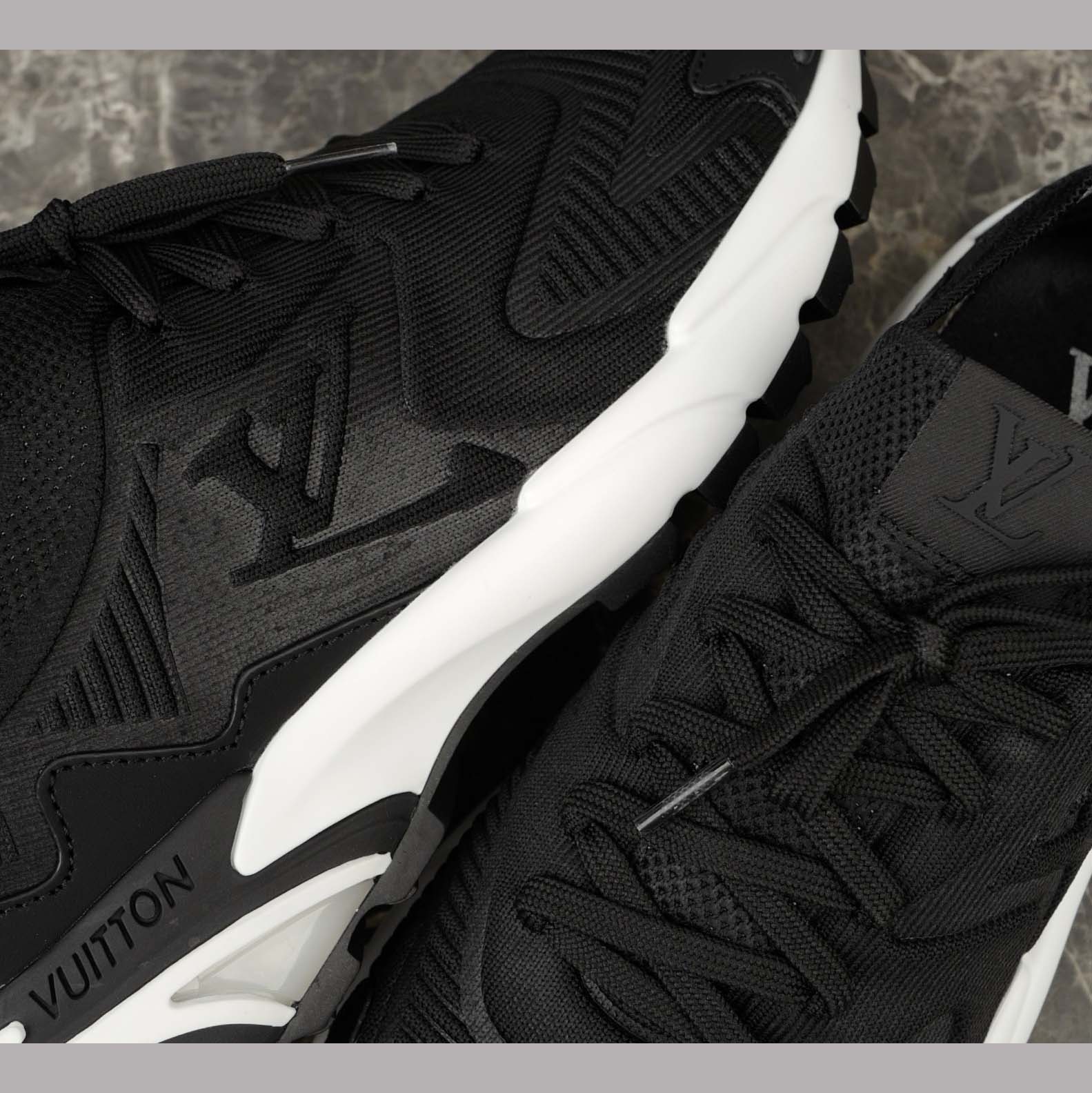 Louis Vuitton LV Runner Tatic Sneaker   1AILIU - DesignerGu