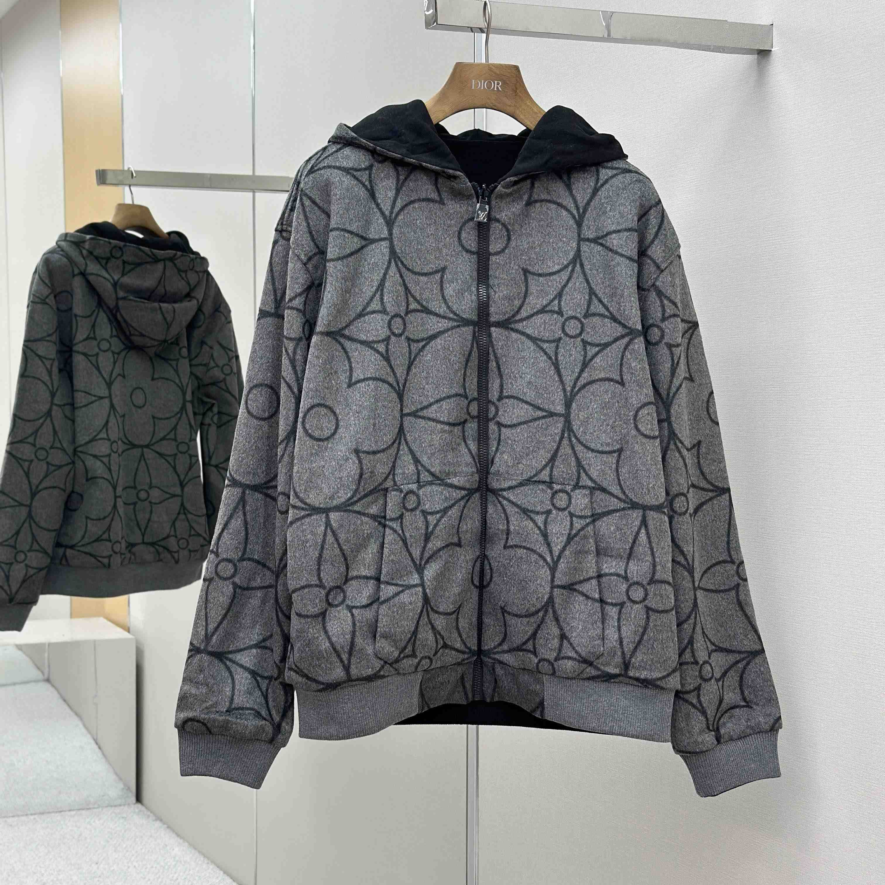 Louis Vuitton Reversible Double Face Hooded Blouson    1AGHXW Louis Vuitton Reversible Double Face Hooded Blouson    1AGHXW - DesignerGu