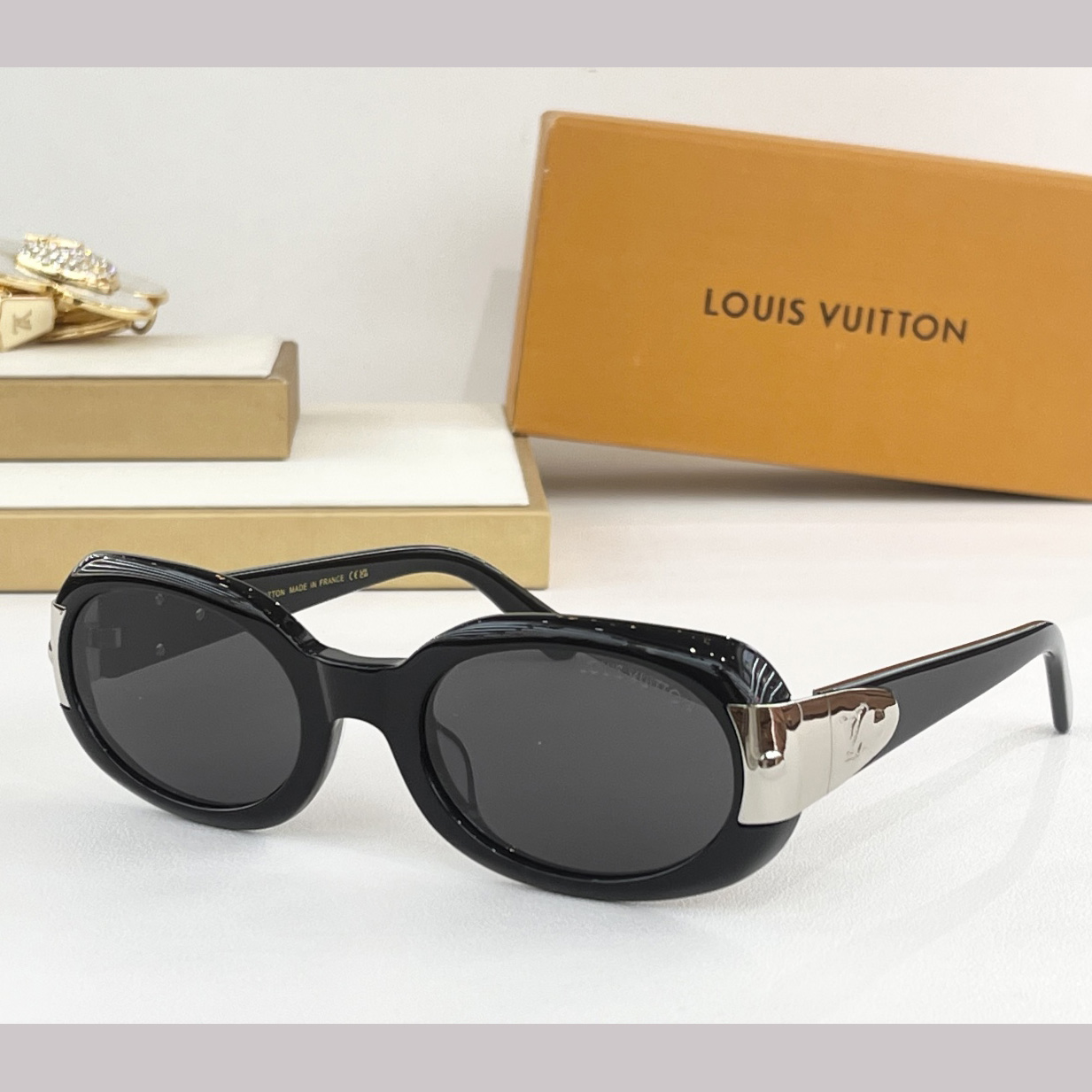 Louis Vuitton LV Hinge Sunglasses   Z2600U Louis Vuitton LV Hinge Sunglasses   Z2600U - DesignerGu