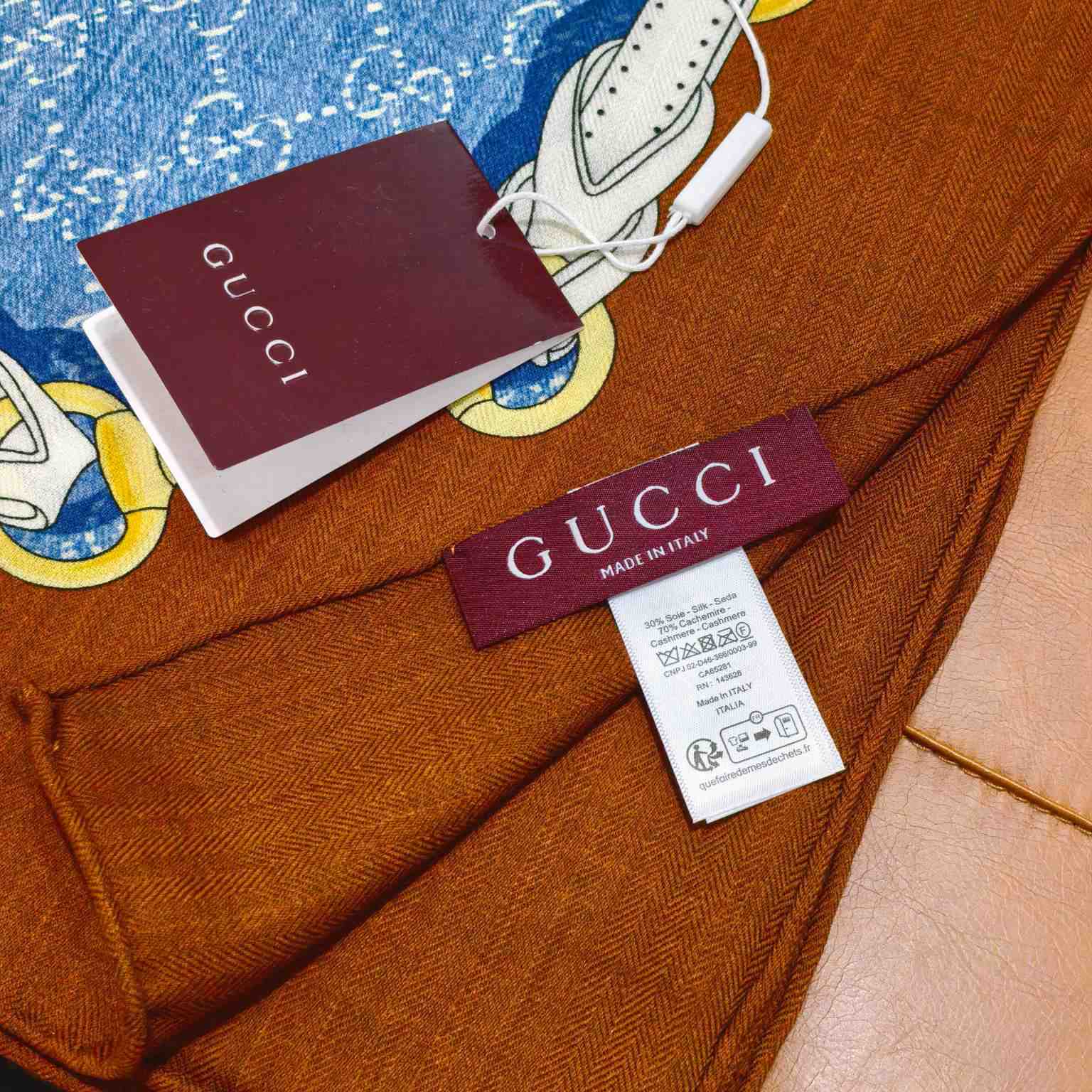 Gucci Printed Silk Twill Carré - DesignerGu