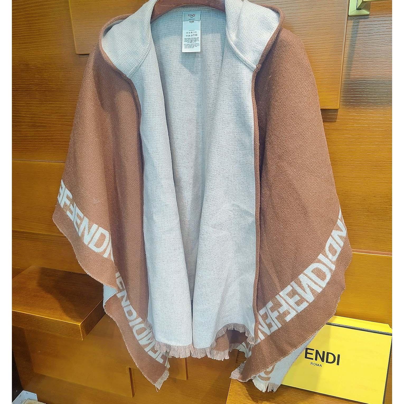 Fendi Poncho Fendi Poncho - DesignerGu