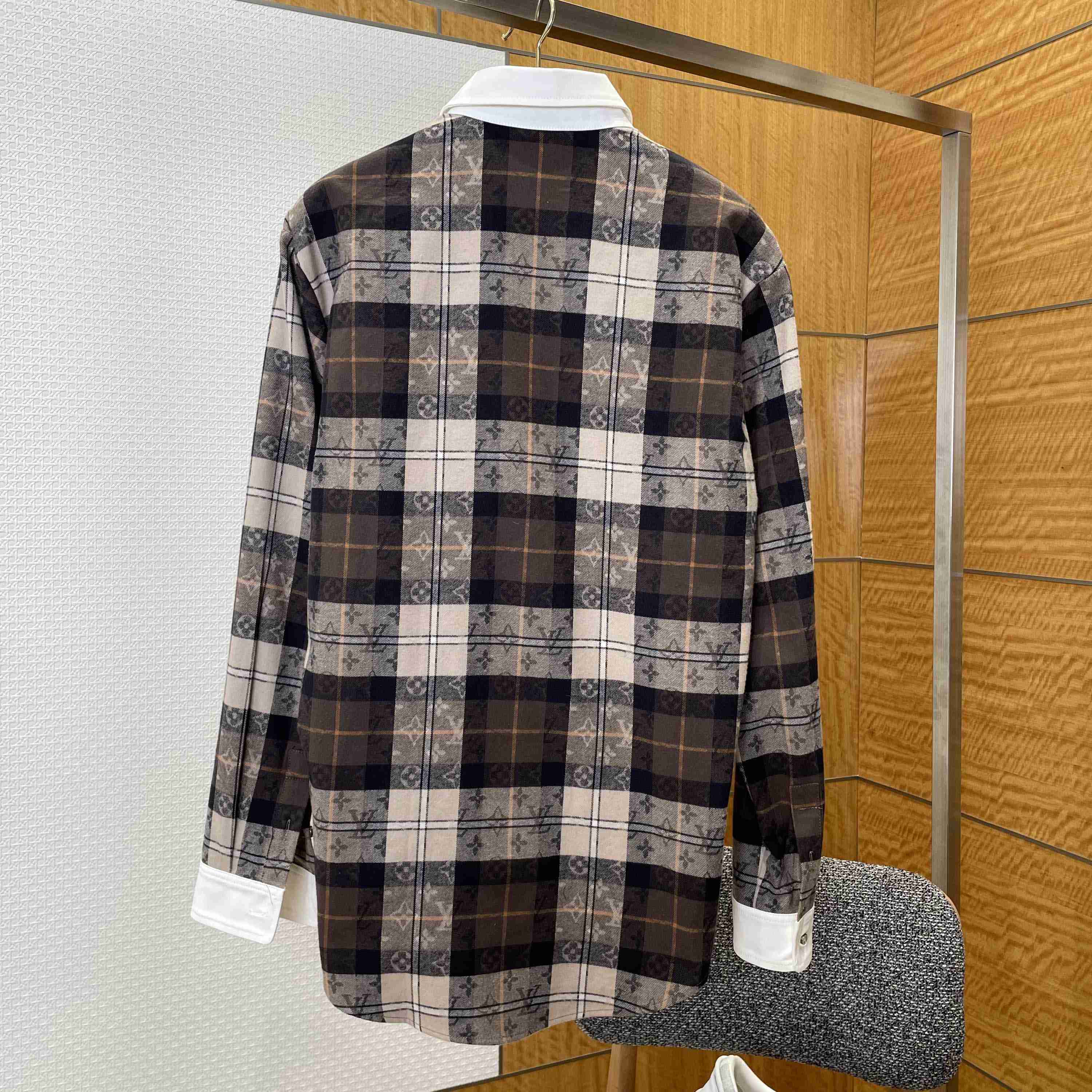 Louis Vuitton Monogram Flannel Long-Sleeved Polo Shirt   1AIKAJ - DesignerGu