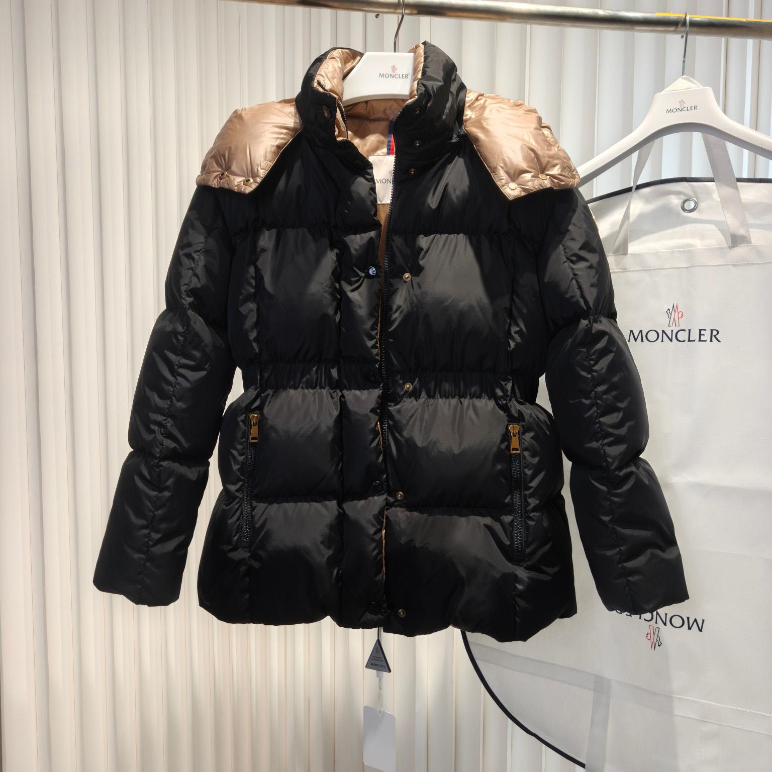 Moncler Agneux Square-Quilted Hooded Short Down Jacket Moncler Agneux Square-Quilted Hooded Short Down Jacket - DesignerGu