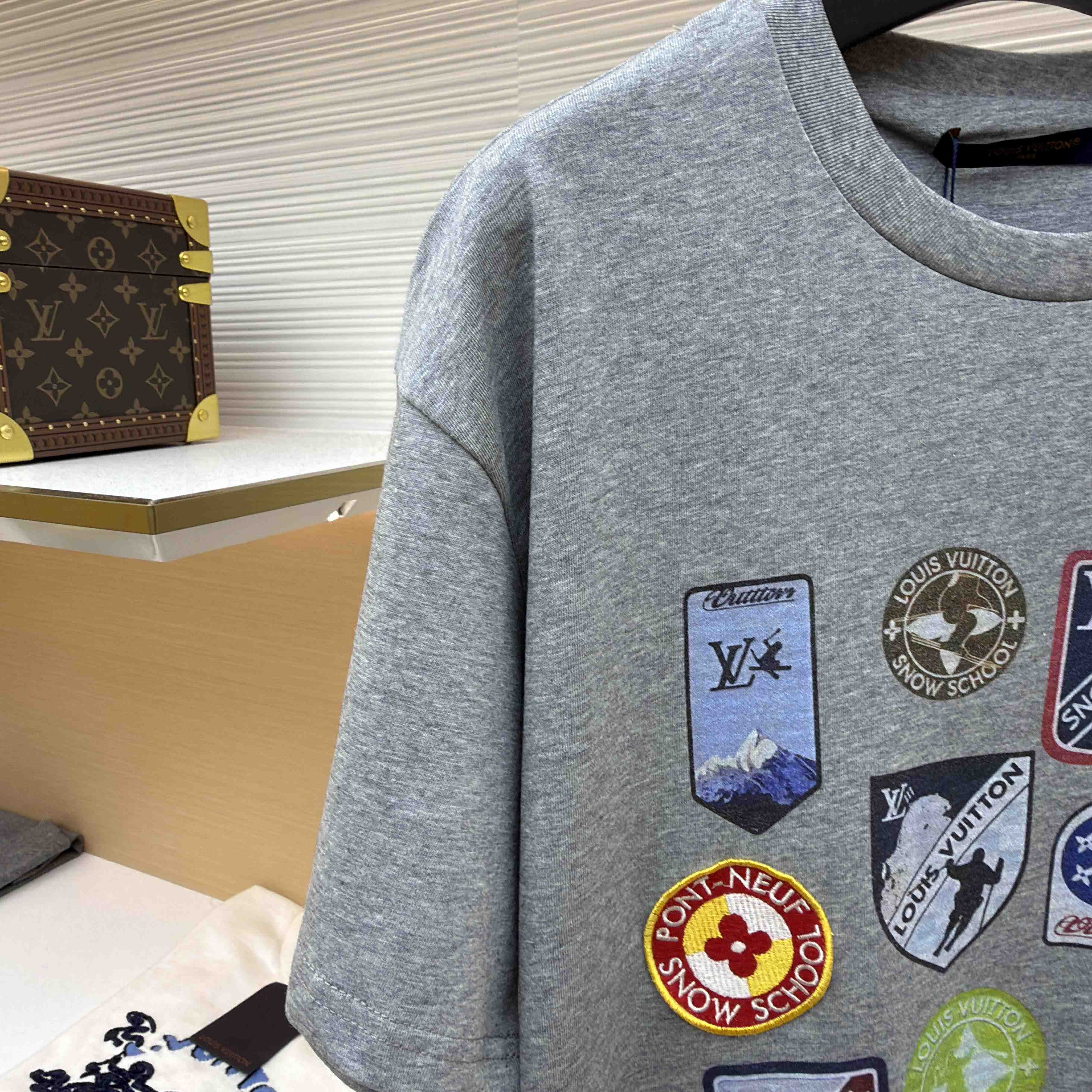 Louis Vuitton Signature Patches T-Shirt   1AJCES - DesignerGu