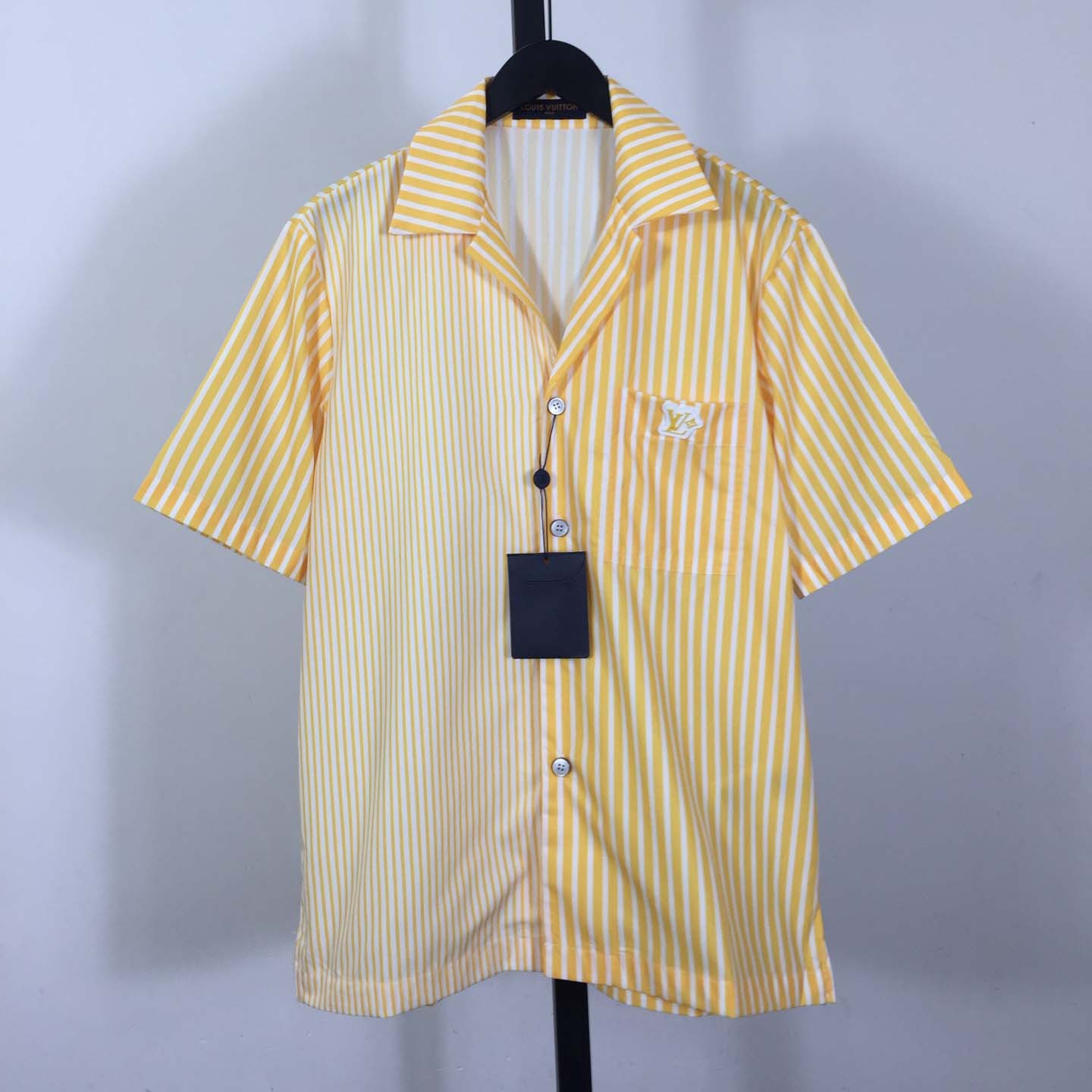 Louis Vuitton Monogram Striped Patchwork Short-Sleeved Shirt   1AHVWT Louis Vuitton Monogram Striped Patchwork Short-Sleeved Shirt   1AHVWT - DesignerGu